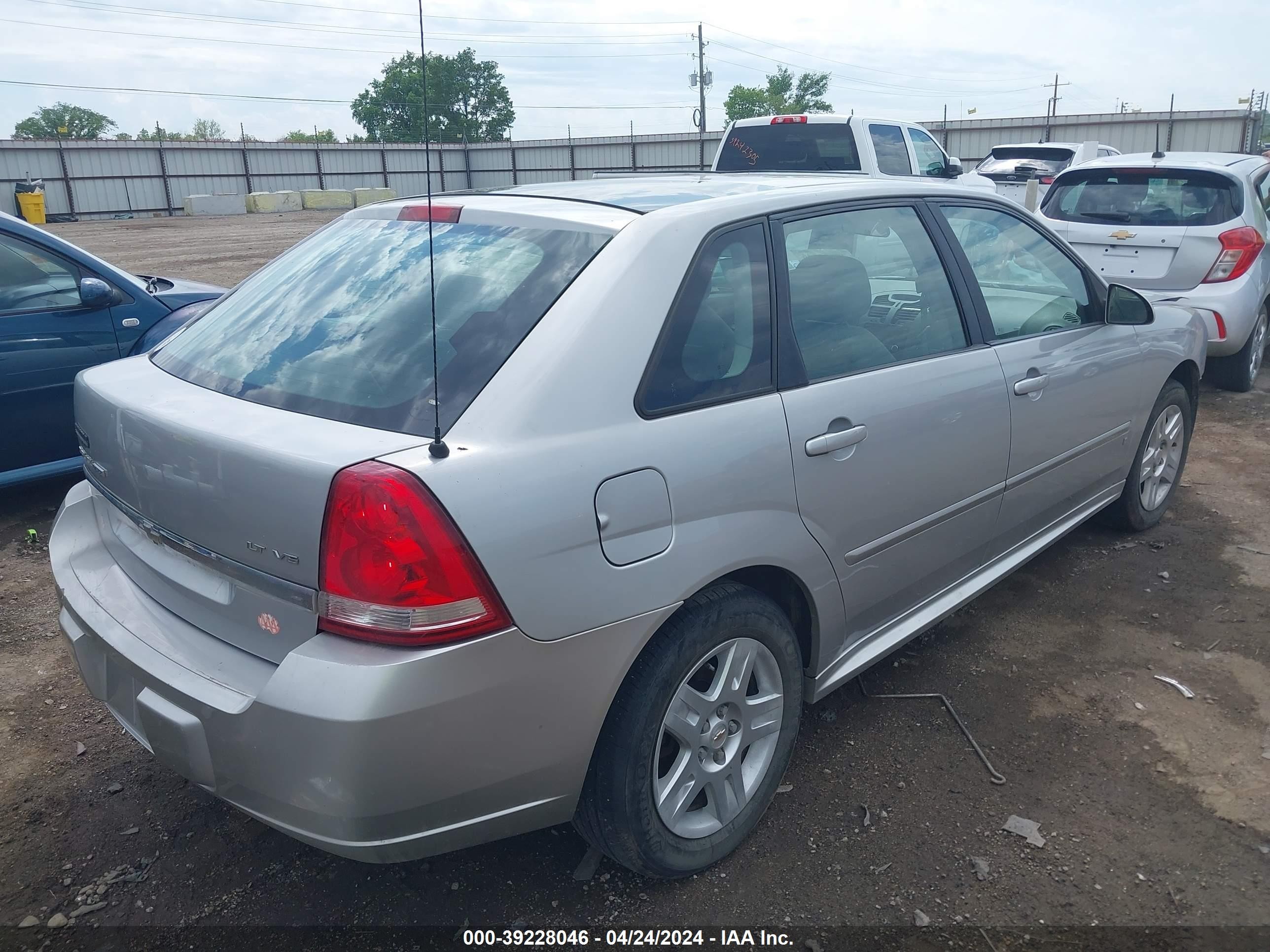 Photo 3 VIN: 1G1ZT68NX7F155611 - CHEVROLET MALIBU 