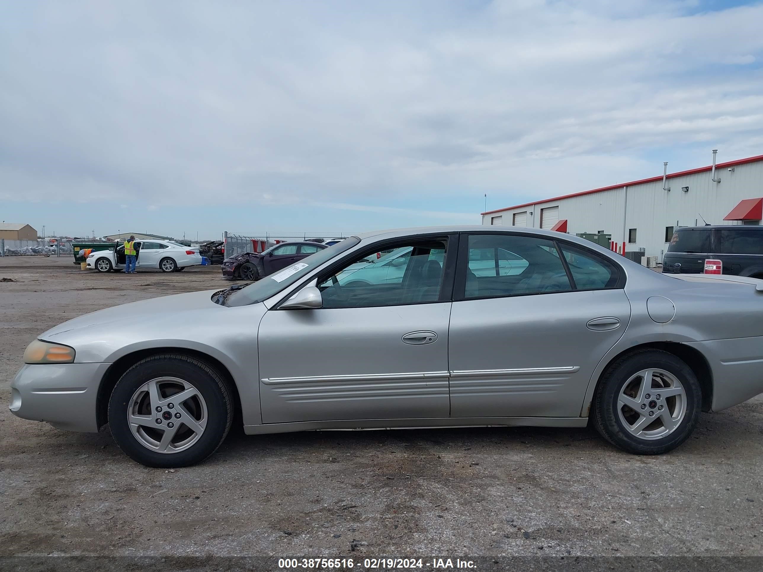 Photo 13 VIN: 1G28X52K14U200124 - PONTIAC BONNEVILLE 