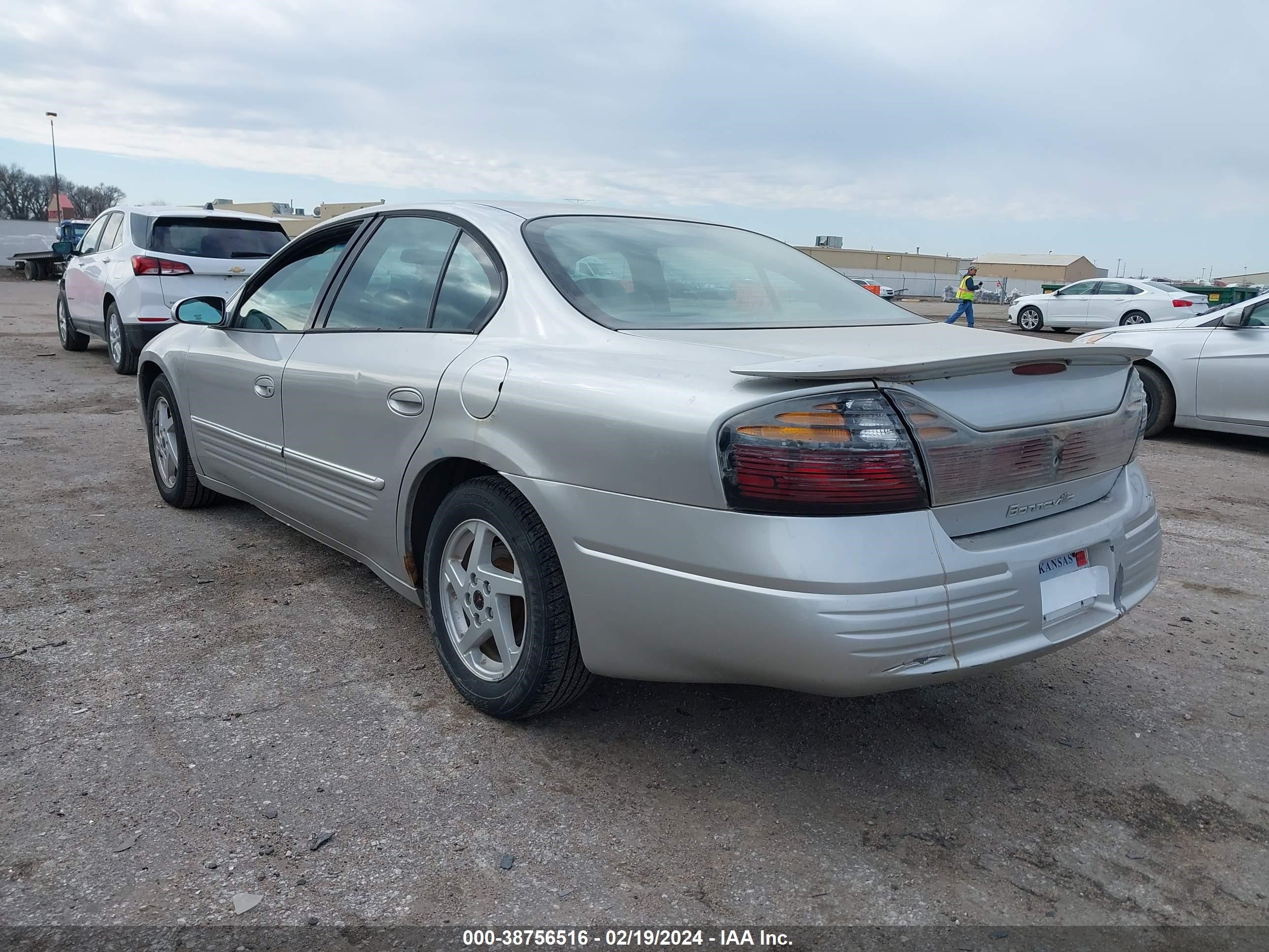 Photo 2 VIN: 1G28X52K14U200124 - PONTIAC BONNEVILLE 