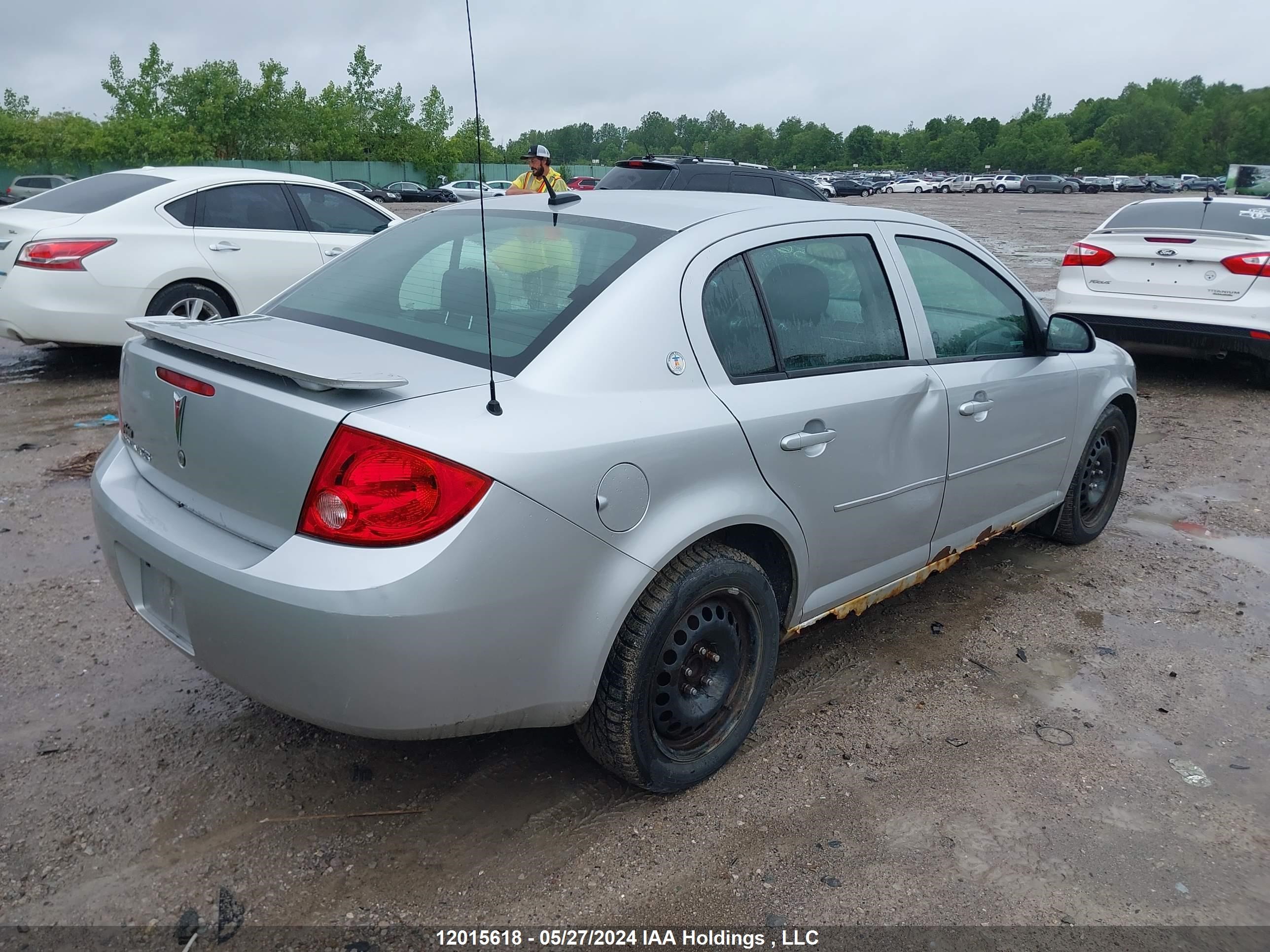 Photo 3 VIN: 1G2AD5F52A7110750 - PONTIAC G5 