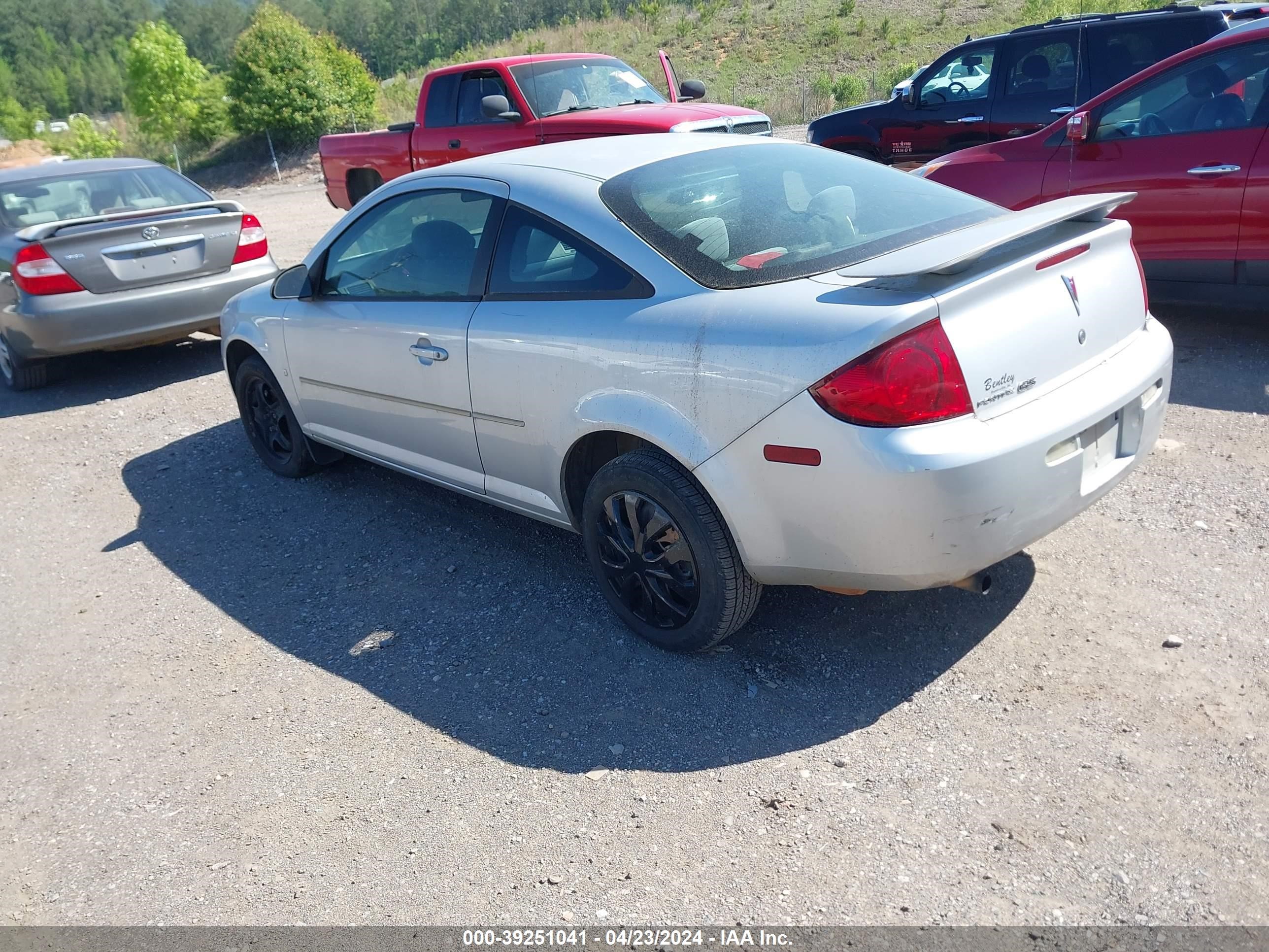 Photo 2 VIN: 1G2AL15F177195806 - PONTIAC G5 