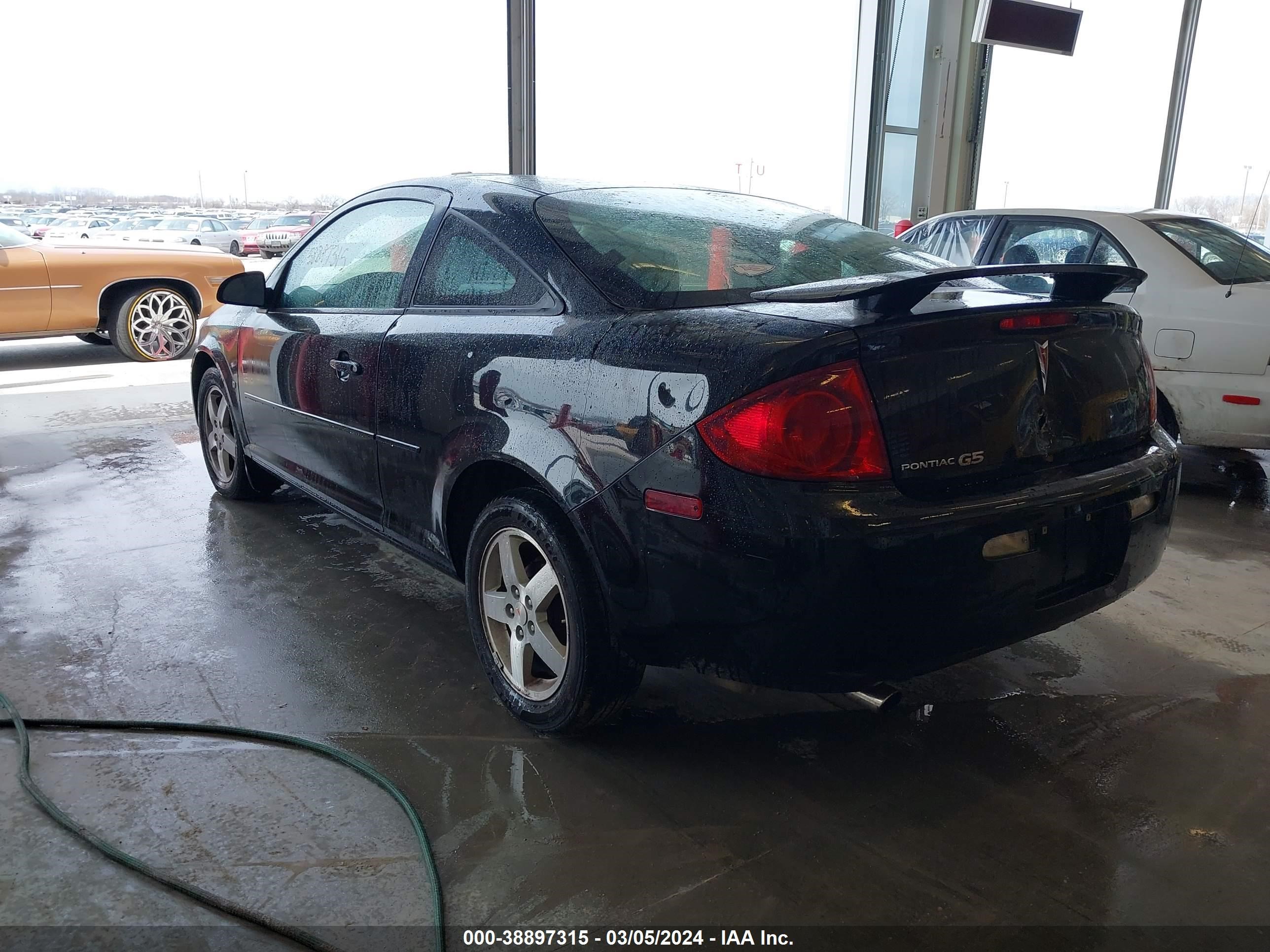 Photo 2 VIN: 1G2AL15F677173011 - PONTIAC G5 