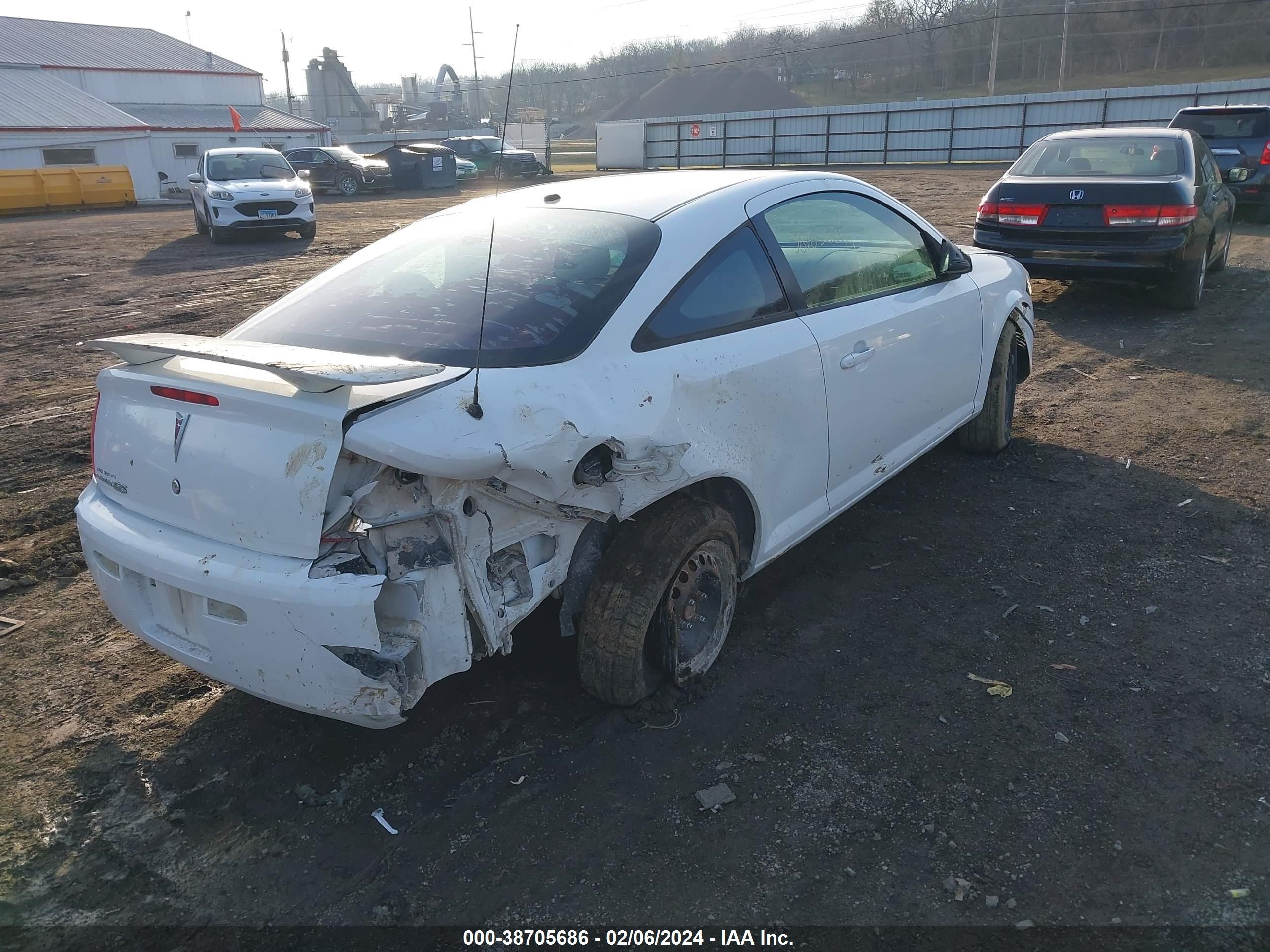 Photo 3 VIN: 1G2AL18F587104694 - PONTIAC G5 