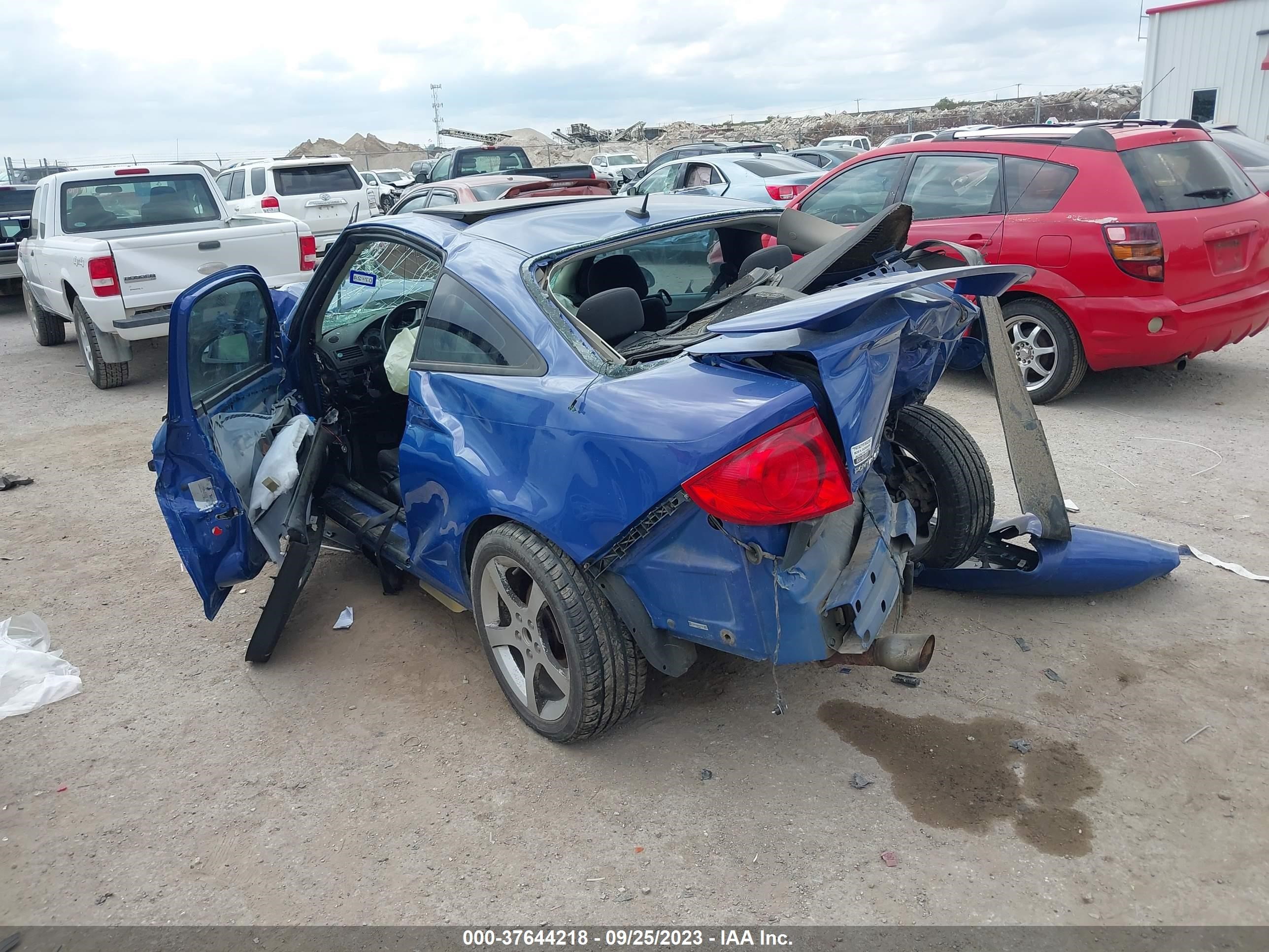 Photo 2 VIN: 1G2AN18B387216708 - PONTIAC G5 