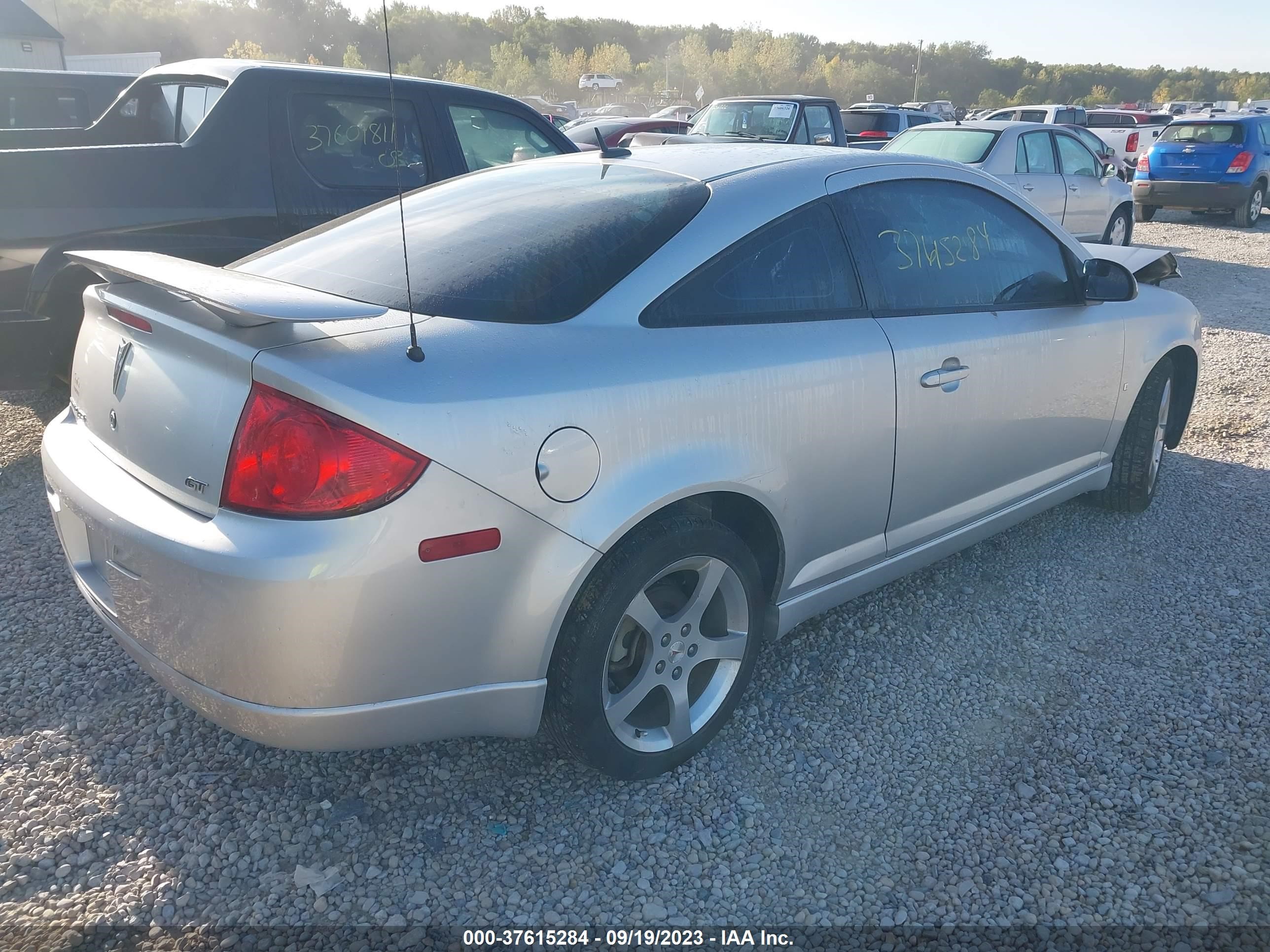 Photo 3 VIN: 1G2AT18H397257402 - PONTIAC G5 