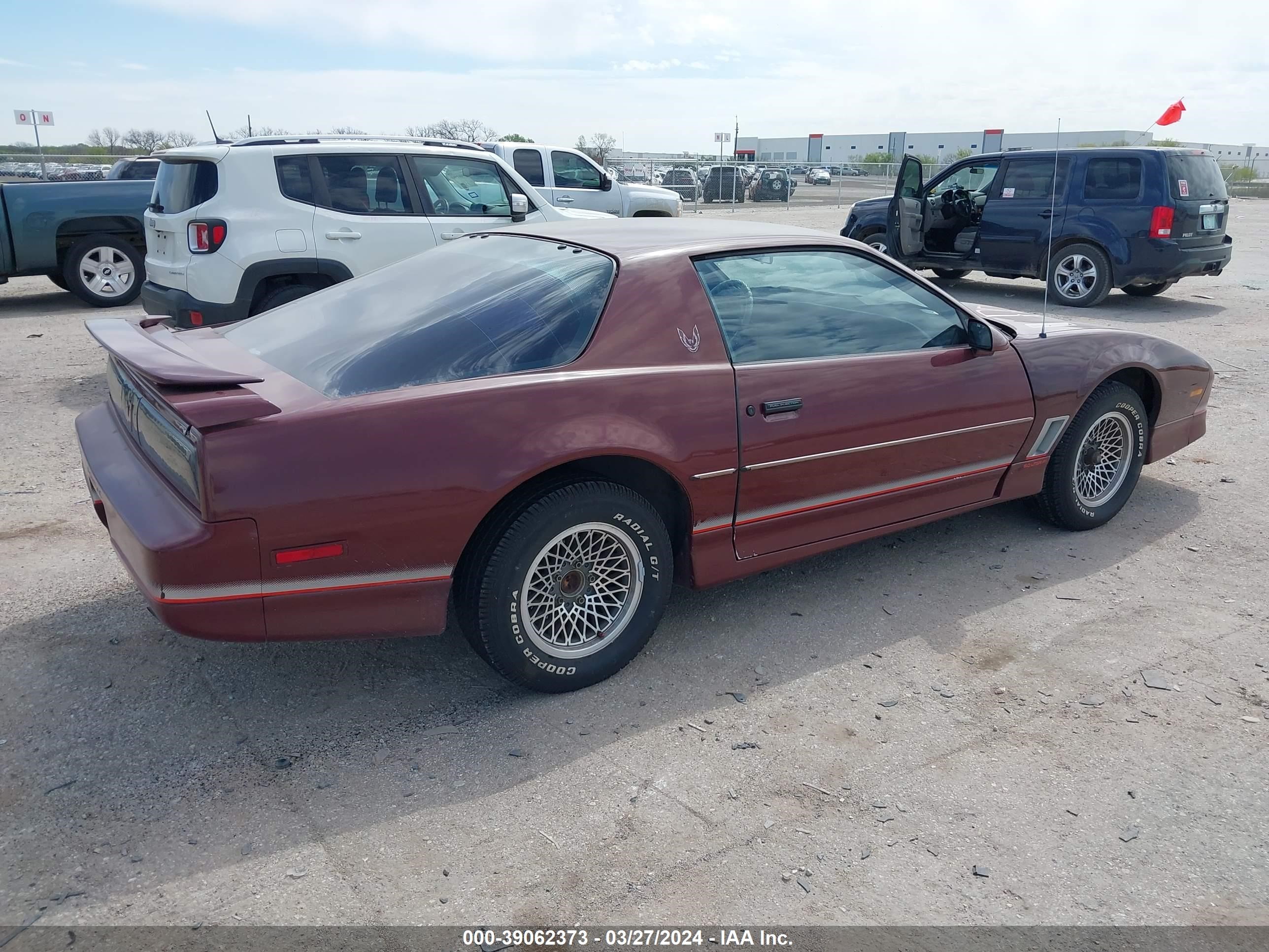 Photo 3 VIN: 1G2FW87F9FL606670 - PONTIAC FIREBIRD 