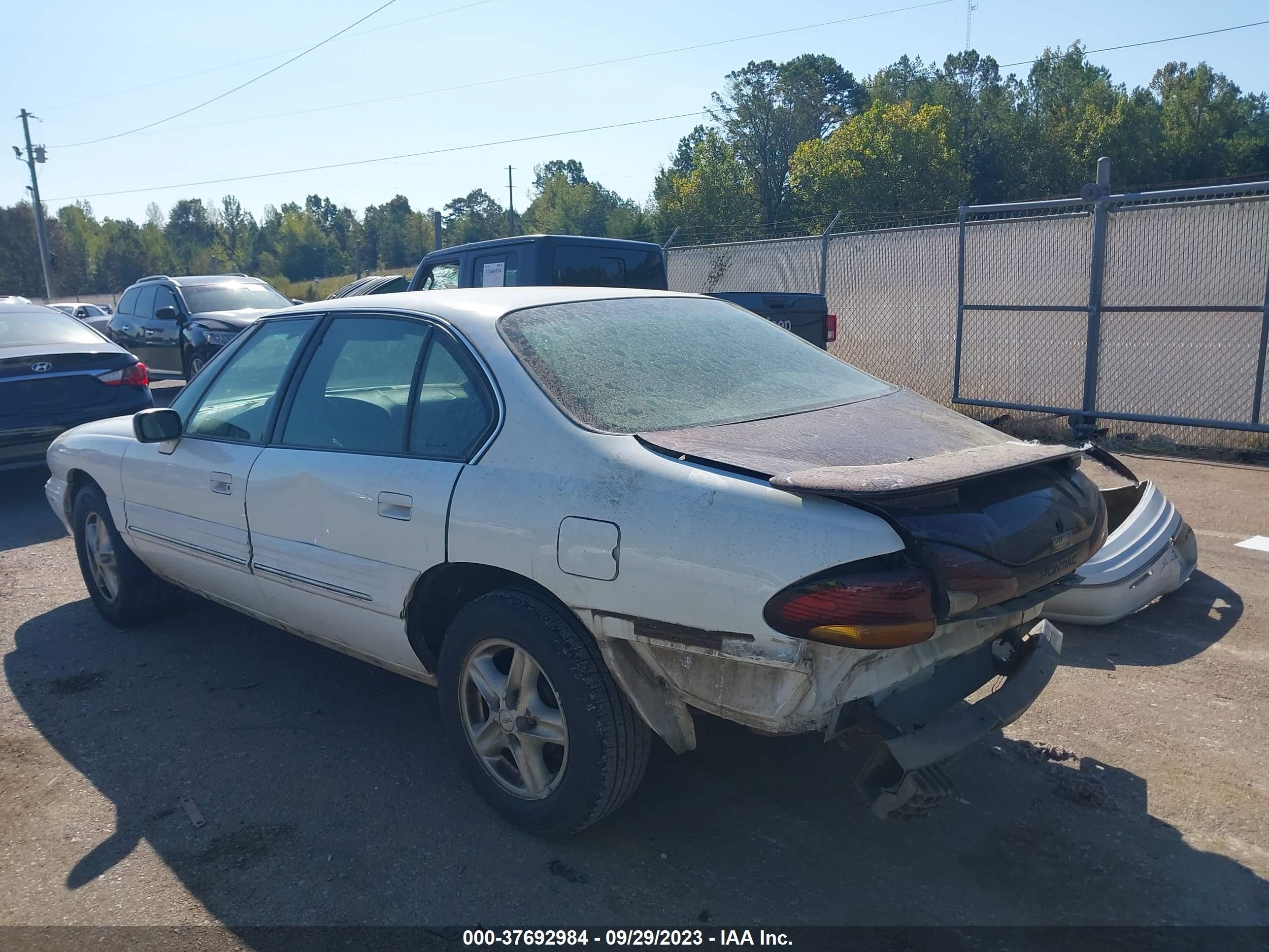 Photo 2 VIN: 1G2HX52K3VH215332 - PONTIAC BONNEVILLE 