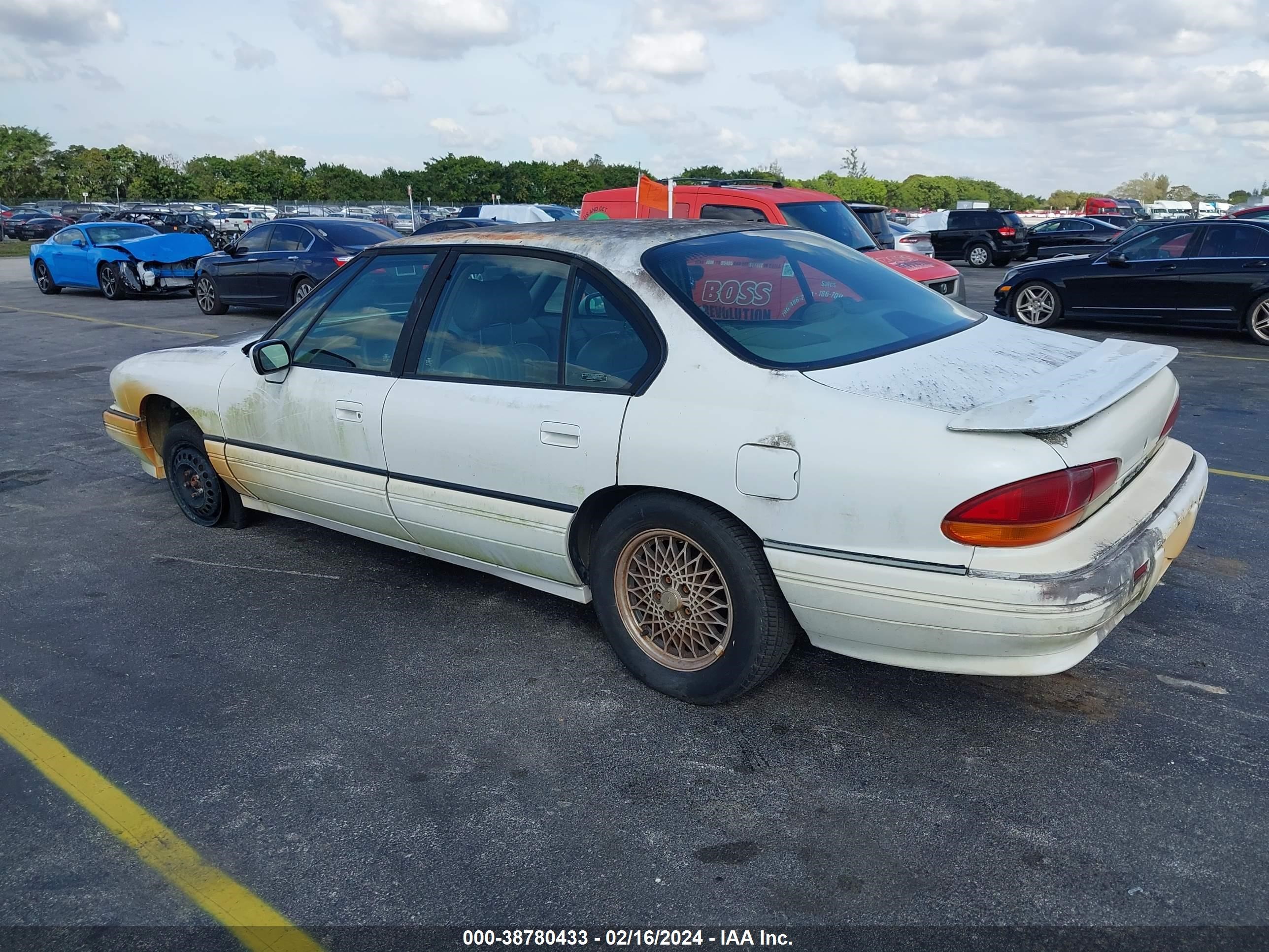 Photo 2 VIN: 1G2HX52K4S4231185 - PONTIAC BONNEVILLE 