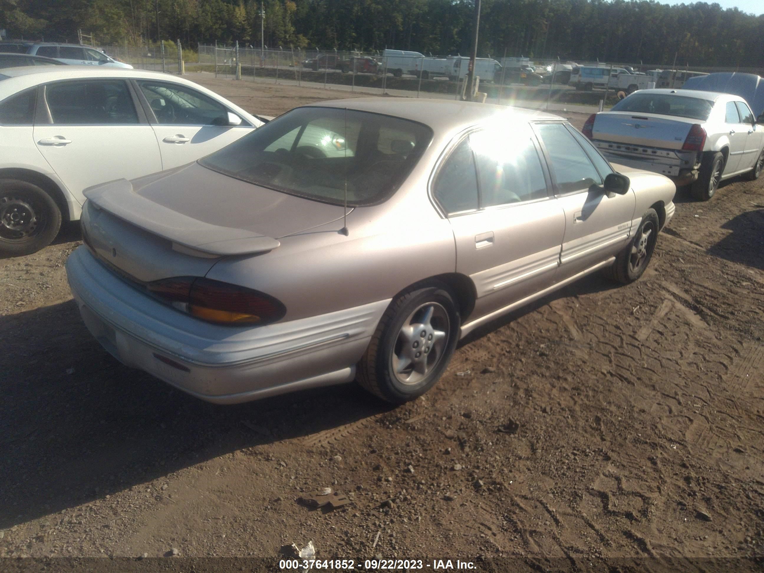 Photo 3 VIN: 1G2HX52K4XH248407 - PONTIAC BONNEVILLE 