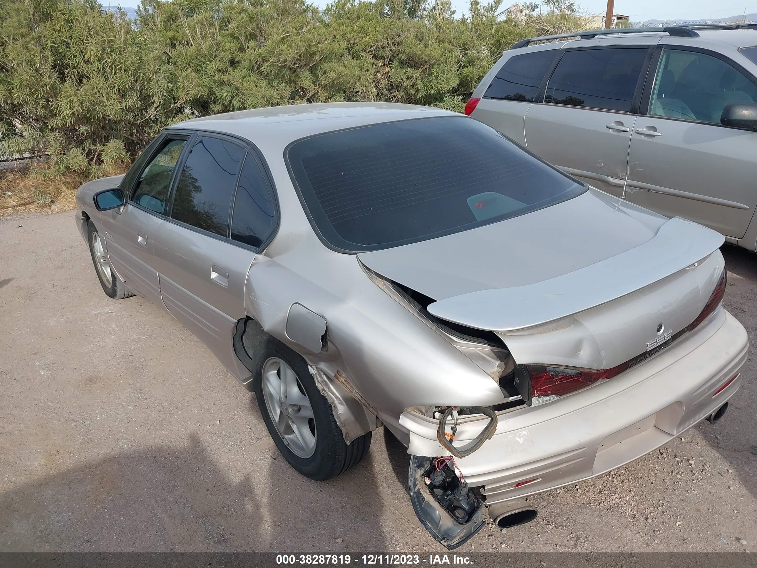 Photo 2 VIN: 1G2HZ52K9WH210714 - PONTIAC BONNEVILLE 