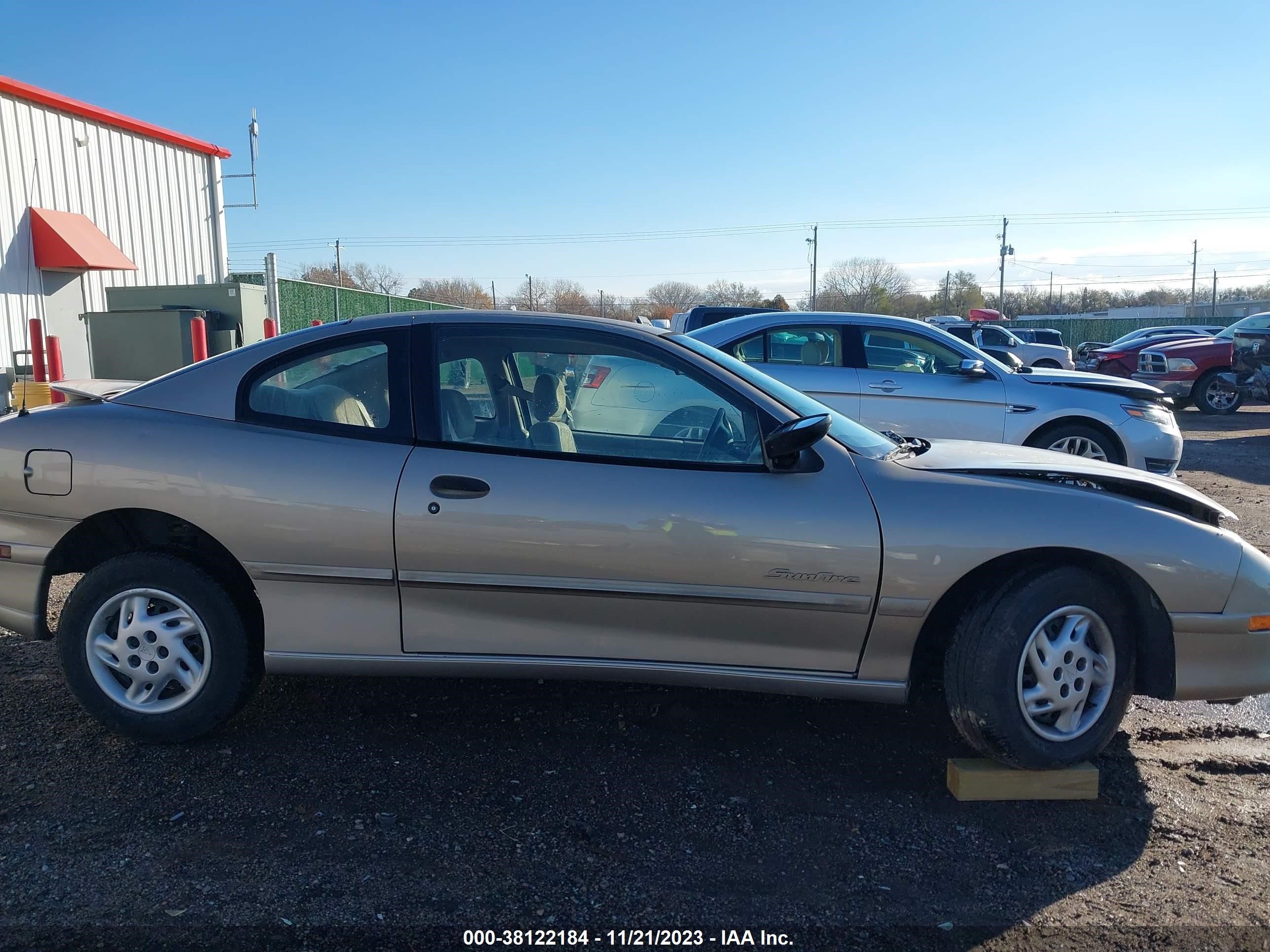 Photo 11 VIN: 1G2JB1244V7547943 - PONTIAC SUNFIRE 