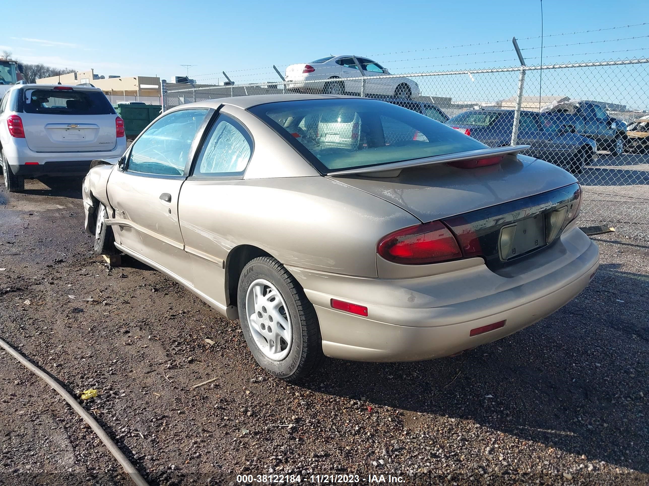 Photo 2 VIN: 1G2JB1244V7547943 - PONTIAC SUNFIRE 