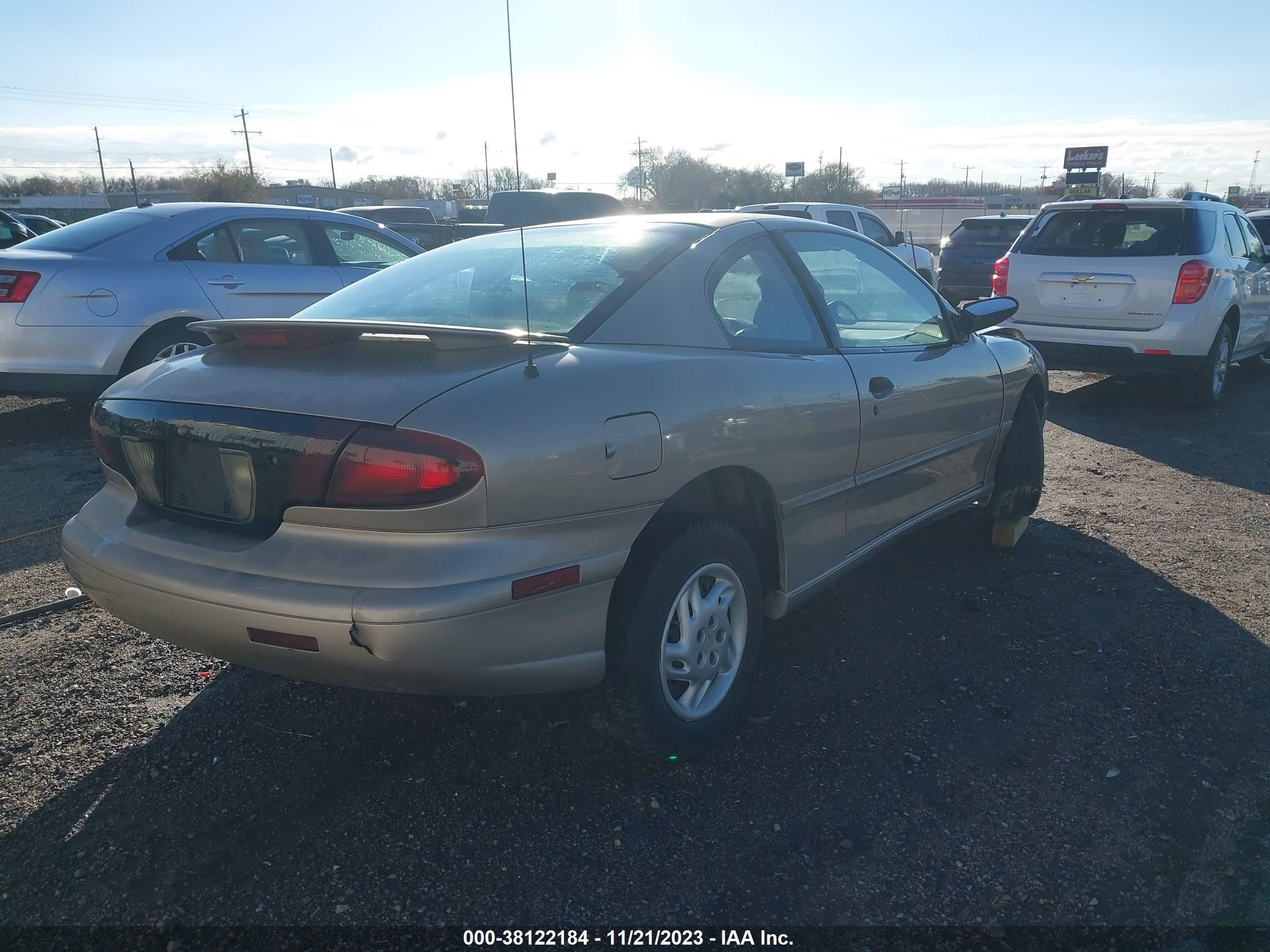 Photo 3 VIN: 1G2JB1244V7547943 - PONTIAC SUNFIRE 