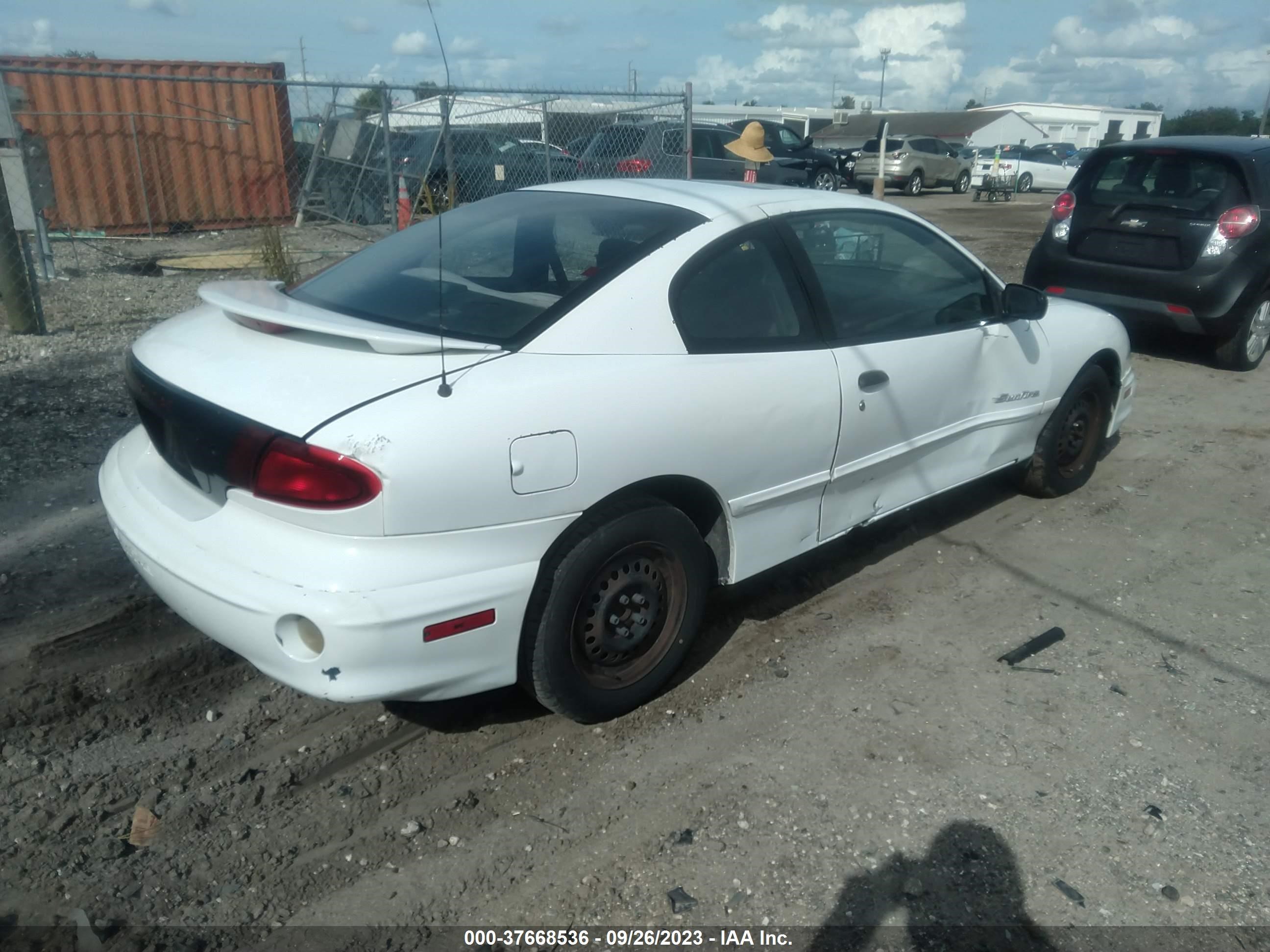 Photo 3 VIN: 1G2JB12F027381417 - PONTIAC SUNFIRE 