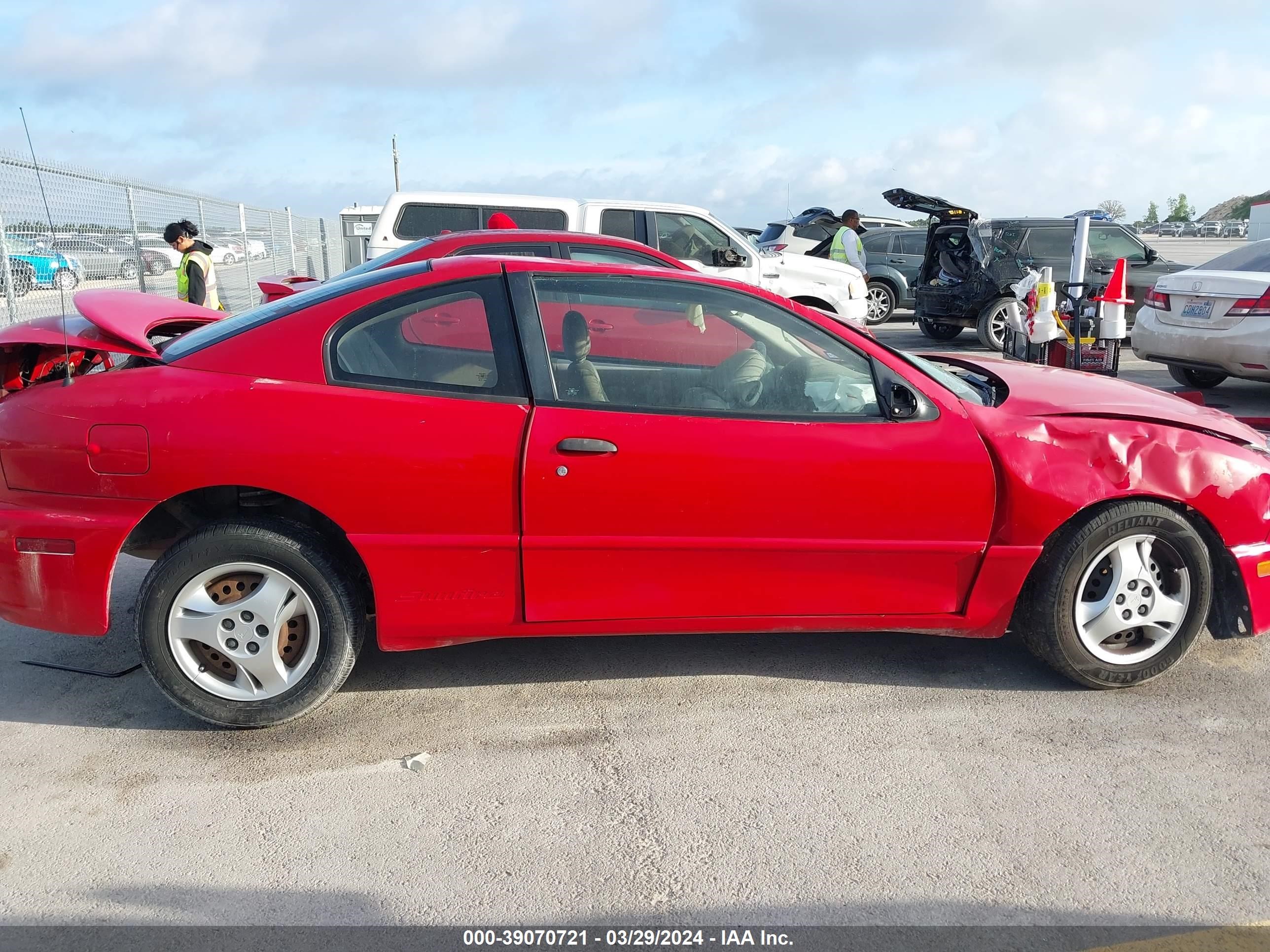 Photo 12 VIN: 1G2JB12F737374448 - PONTIAC SUNFIRE 