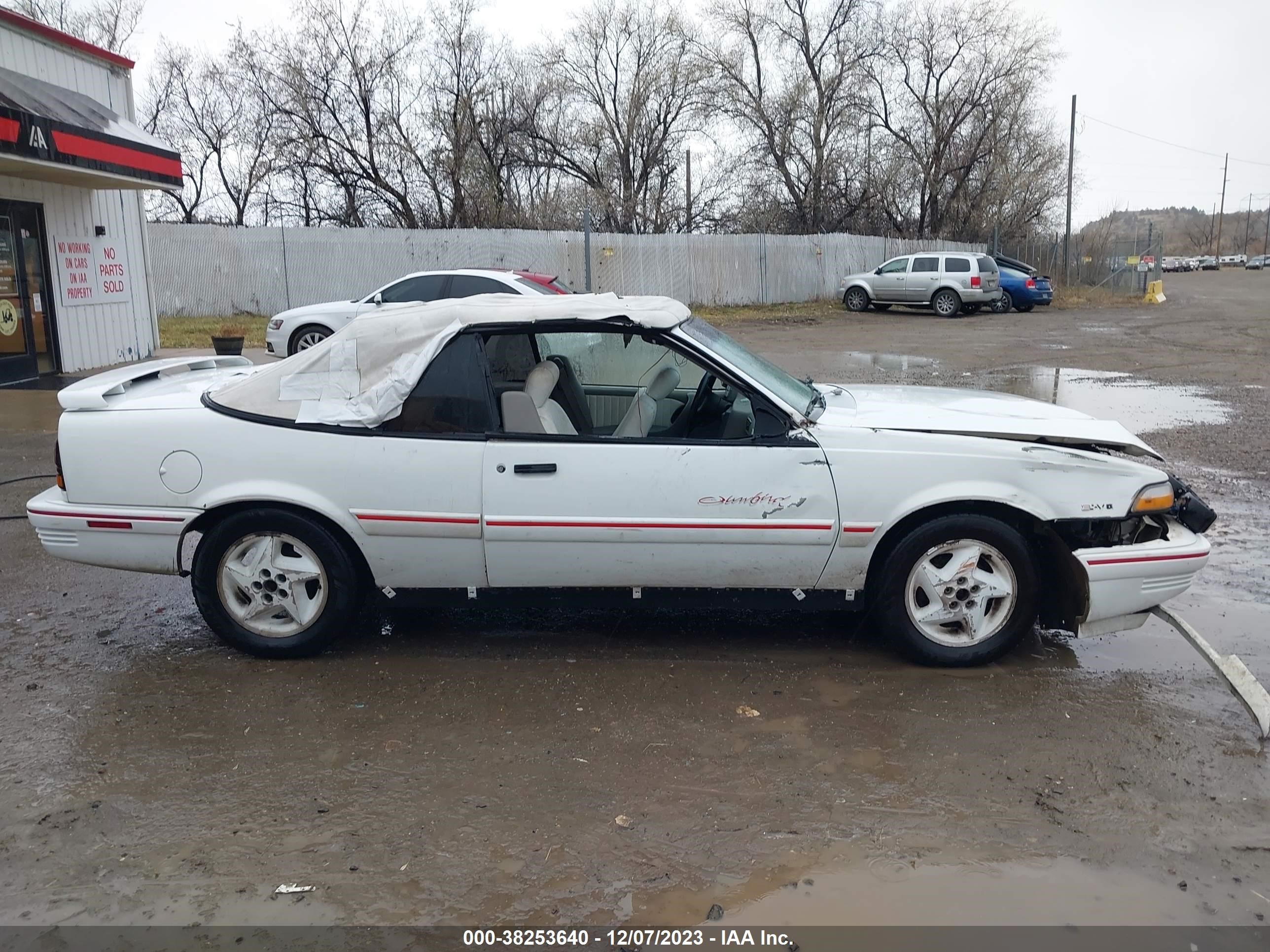 Photo 12 VIN: 1G2JB34T9P7556835 - PONTIAC SUNBIRD 