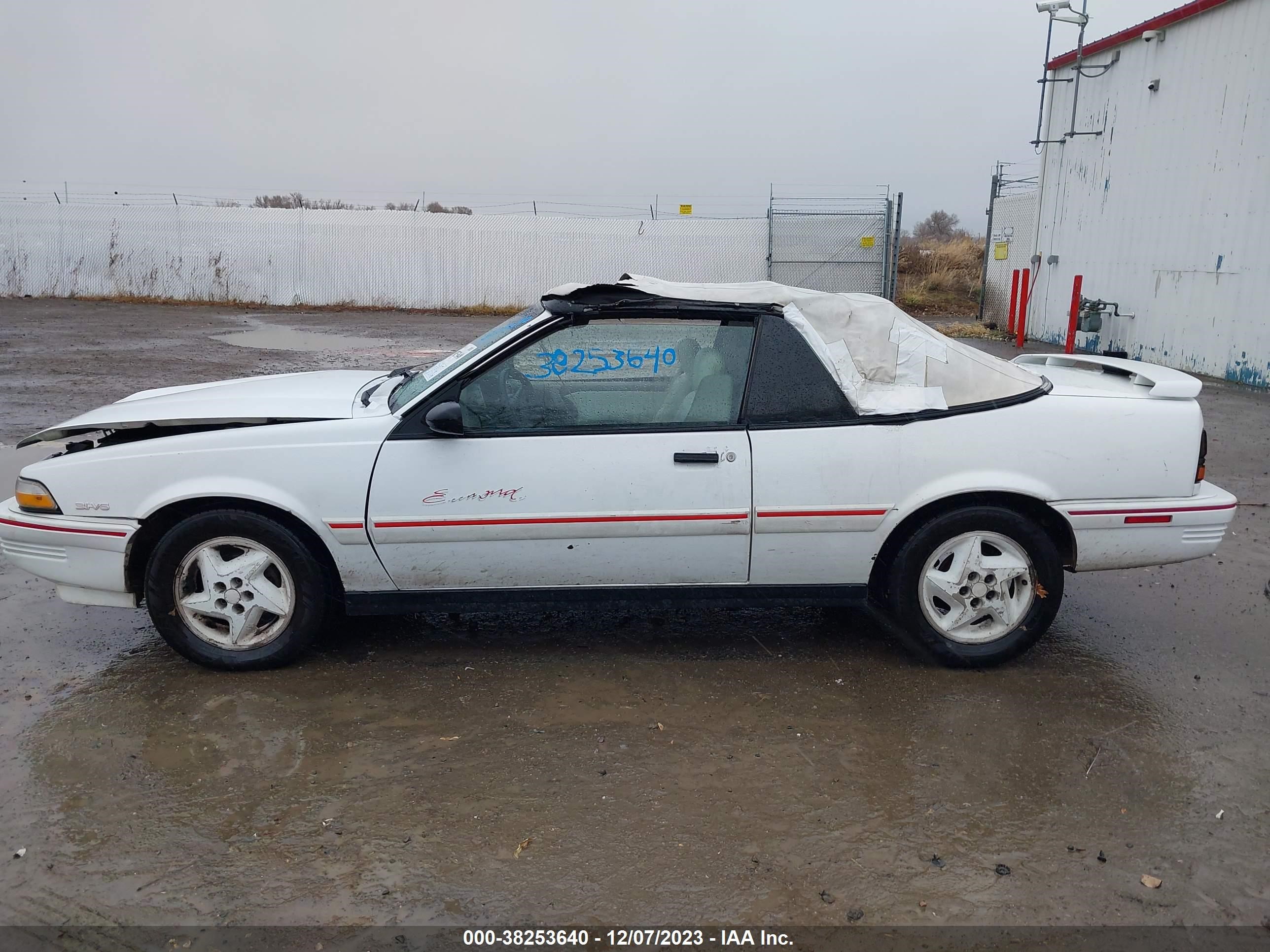 Photo 13 VIN: 1G2JB34T9P7556835 - PONTIAC SUNBIRD 