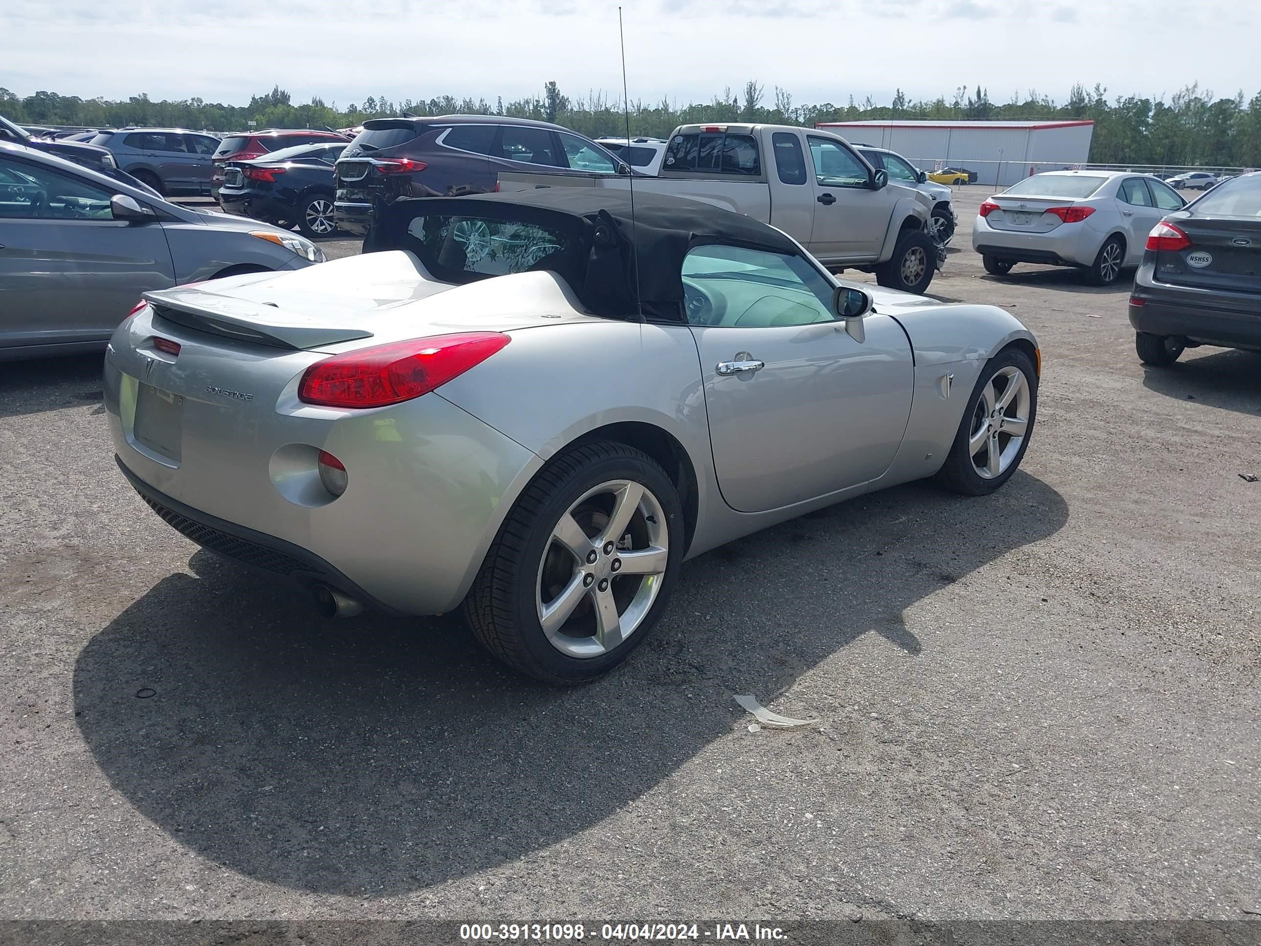 Photo 3 VIN: 1G2MB33B26Y100500 - PONTIAC SOLSTICE 