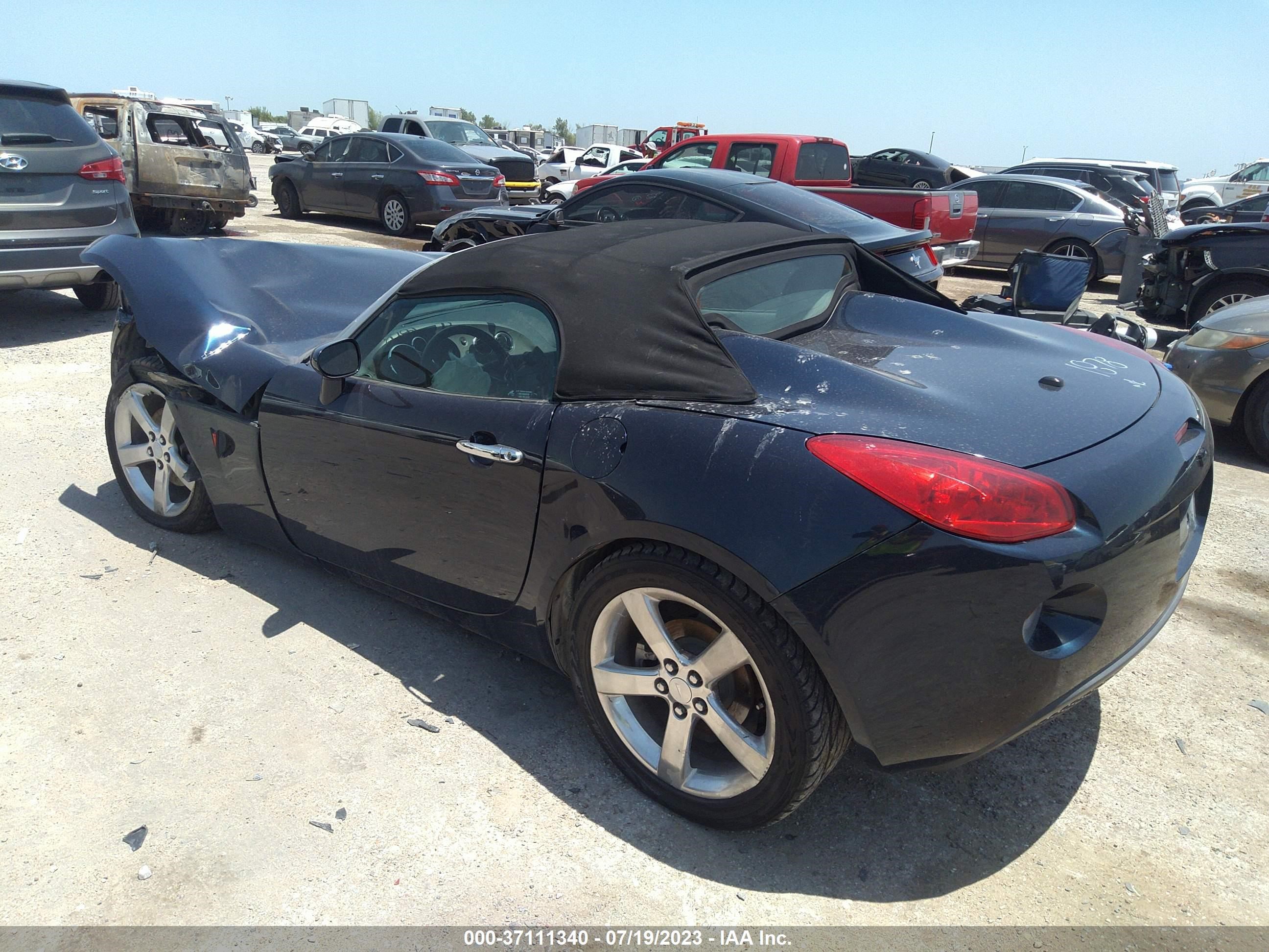 Photo 2 VIN: 1G2MB33B36Y111554 - PONTIAC SOLSTICE 