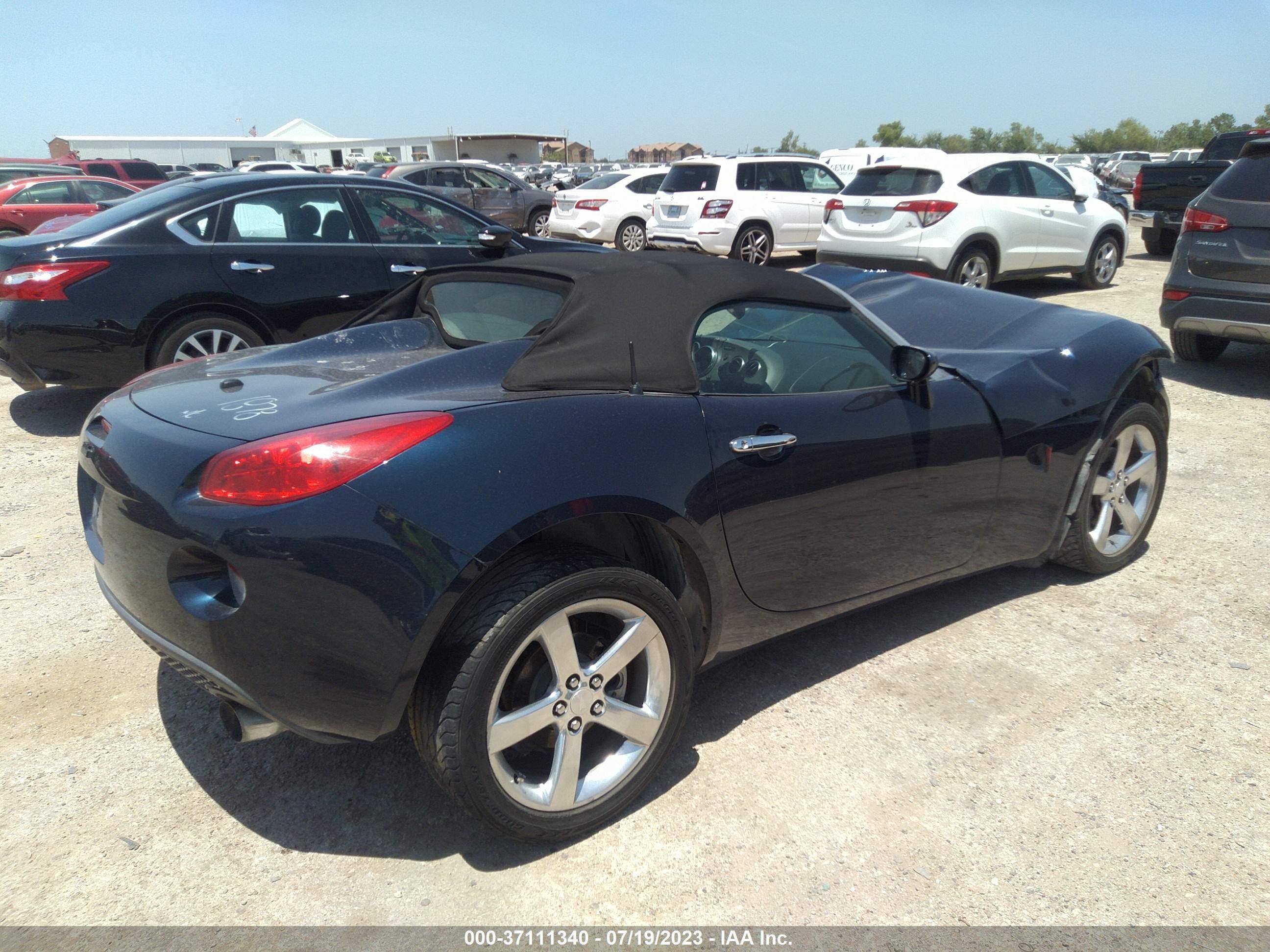 Photo 3 VIN: 1G2MB33B36Y111554 - PONTIAC SOLSTICE 