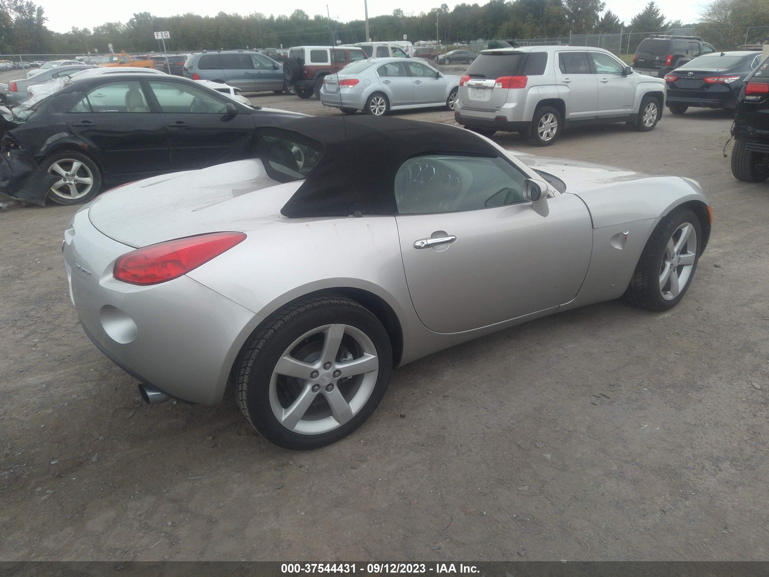 Photo 3 VIN: 1G2MB33B96Y105676 - PONTIAC SOLSTICE 