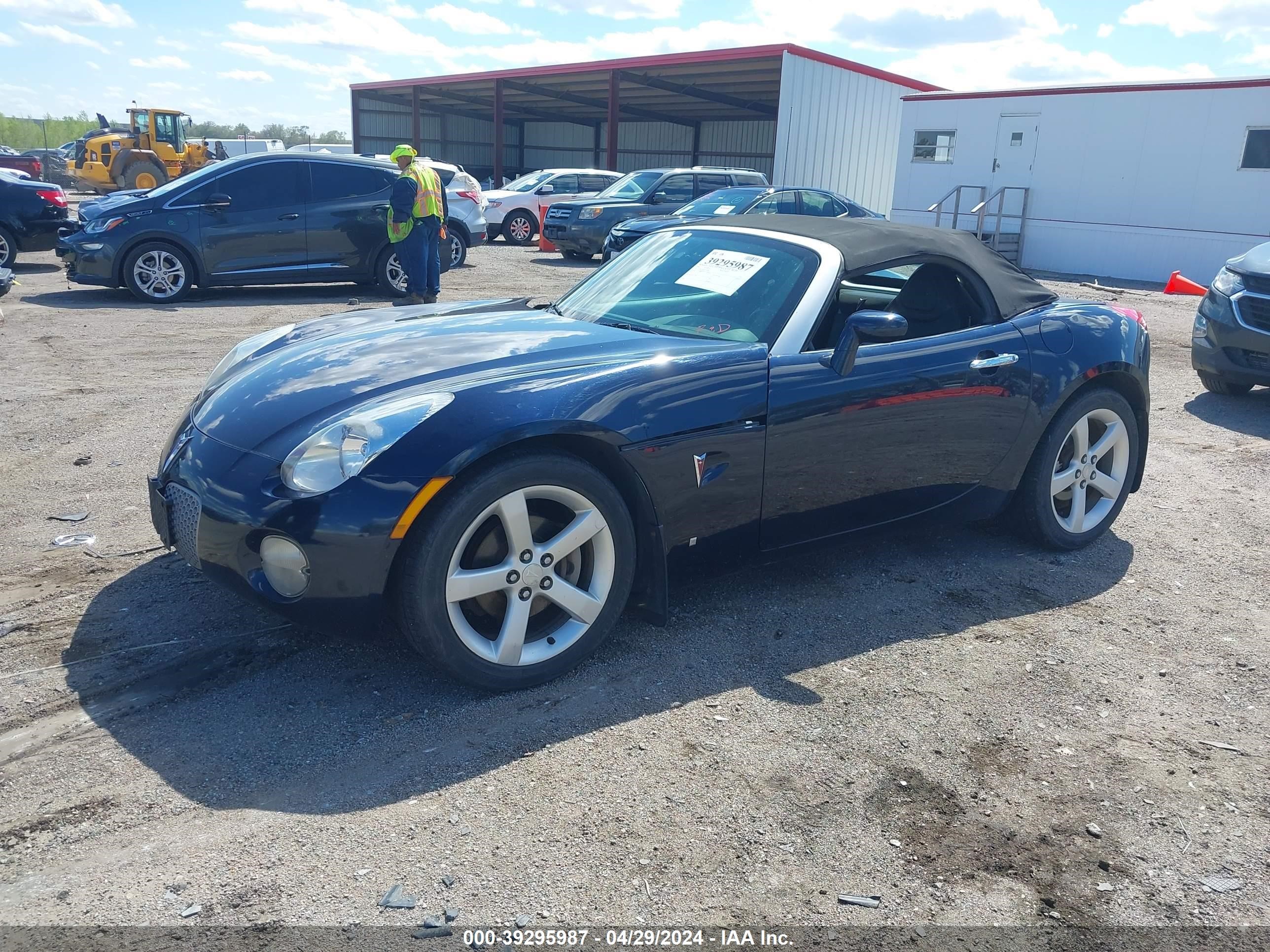 Photo 1 VIN: 1G2MB33BX6Y102804 - PONTIAC SOLSTICE 