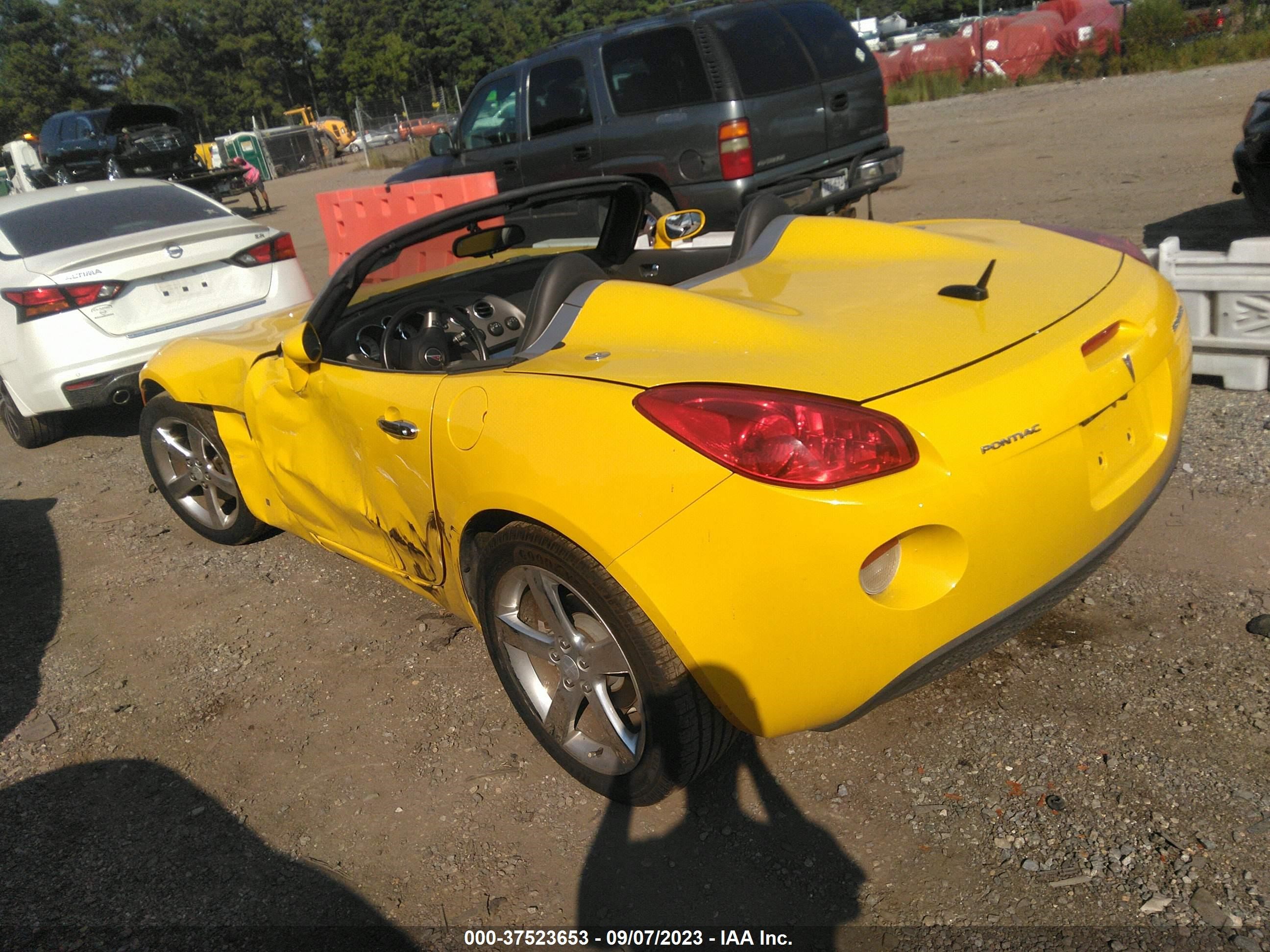 Photo 2 VIN: 1G2MB35B27Y108269 - PONTIAC SOLSTICE 