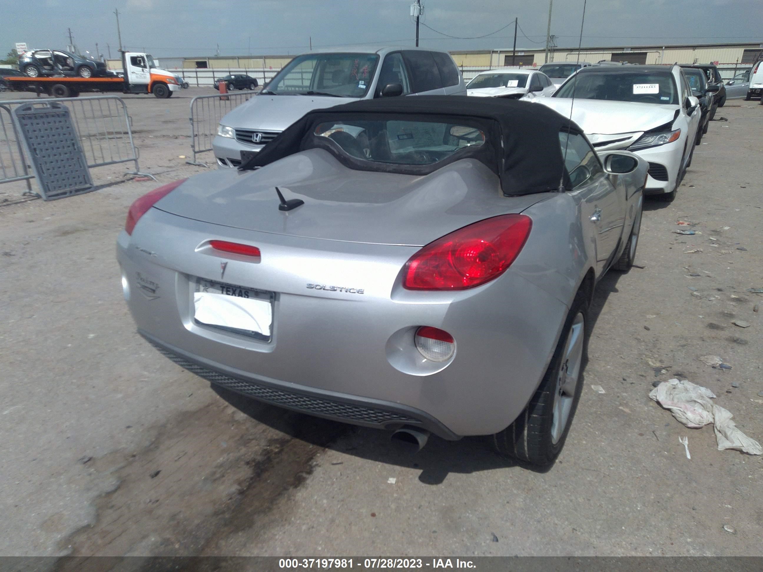 Photo 3 VIN: 1G2MB35B36Y115956 - PONTIAC SOLSTICE 