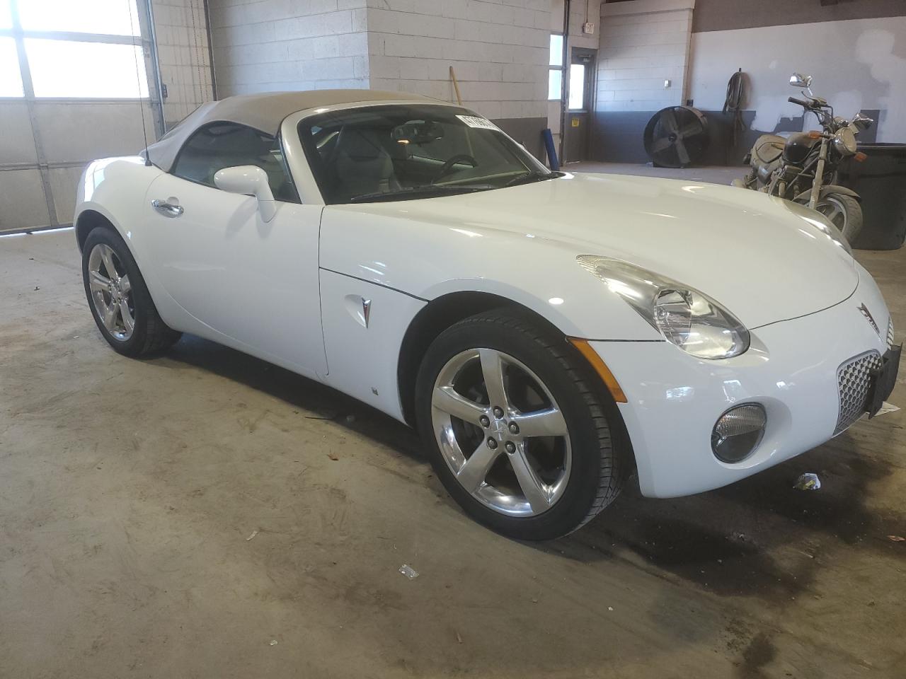 Photo 3 VIN: 1G2MB35B47Y129883 - PONTIAC SOLSTICE 