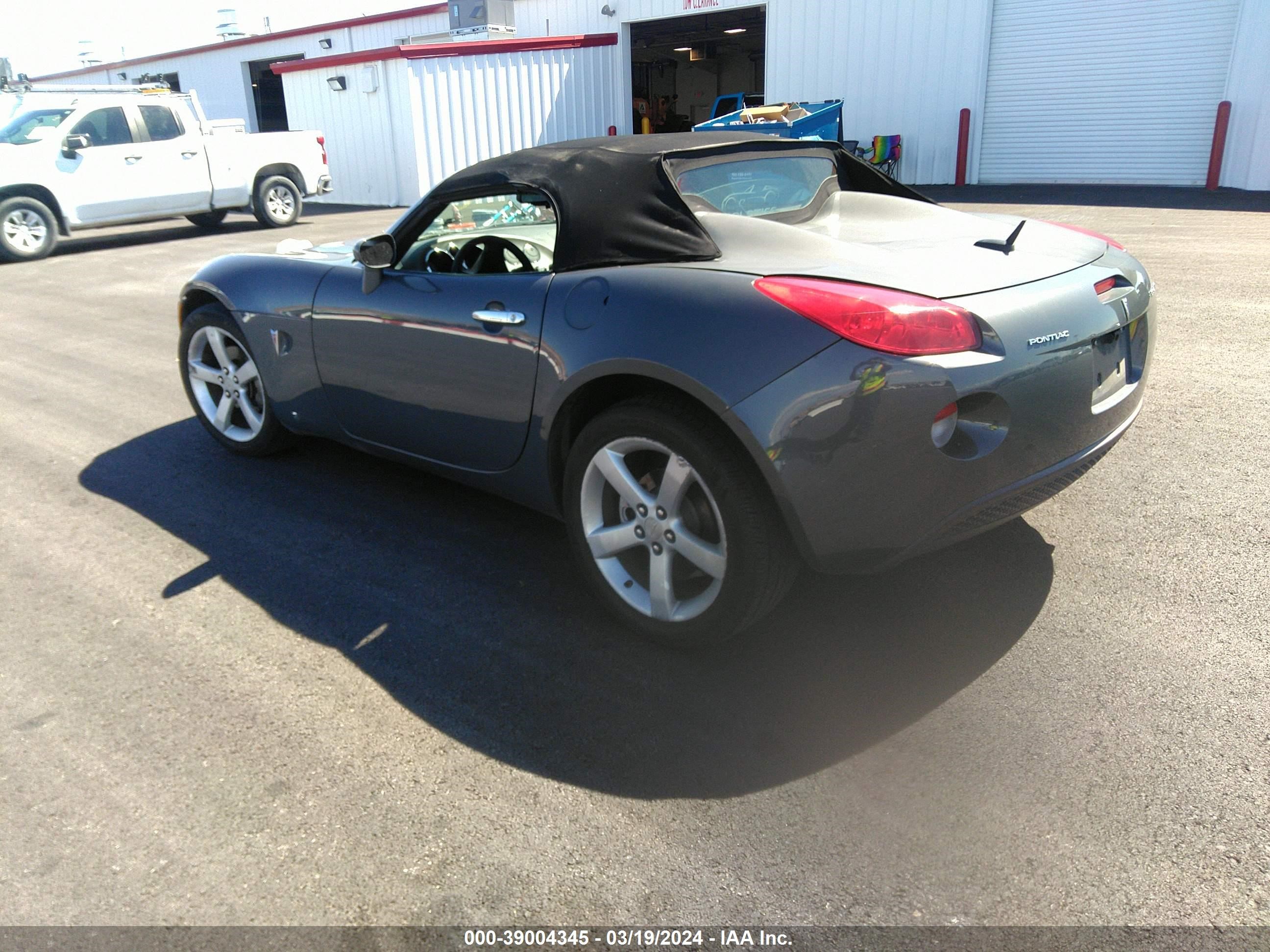 Photo 2 VIN: 1G2MB35B48Y128850 - PONTIAC SOLSTICE 