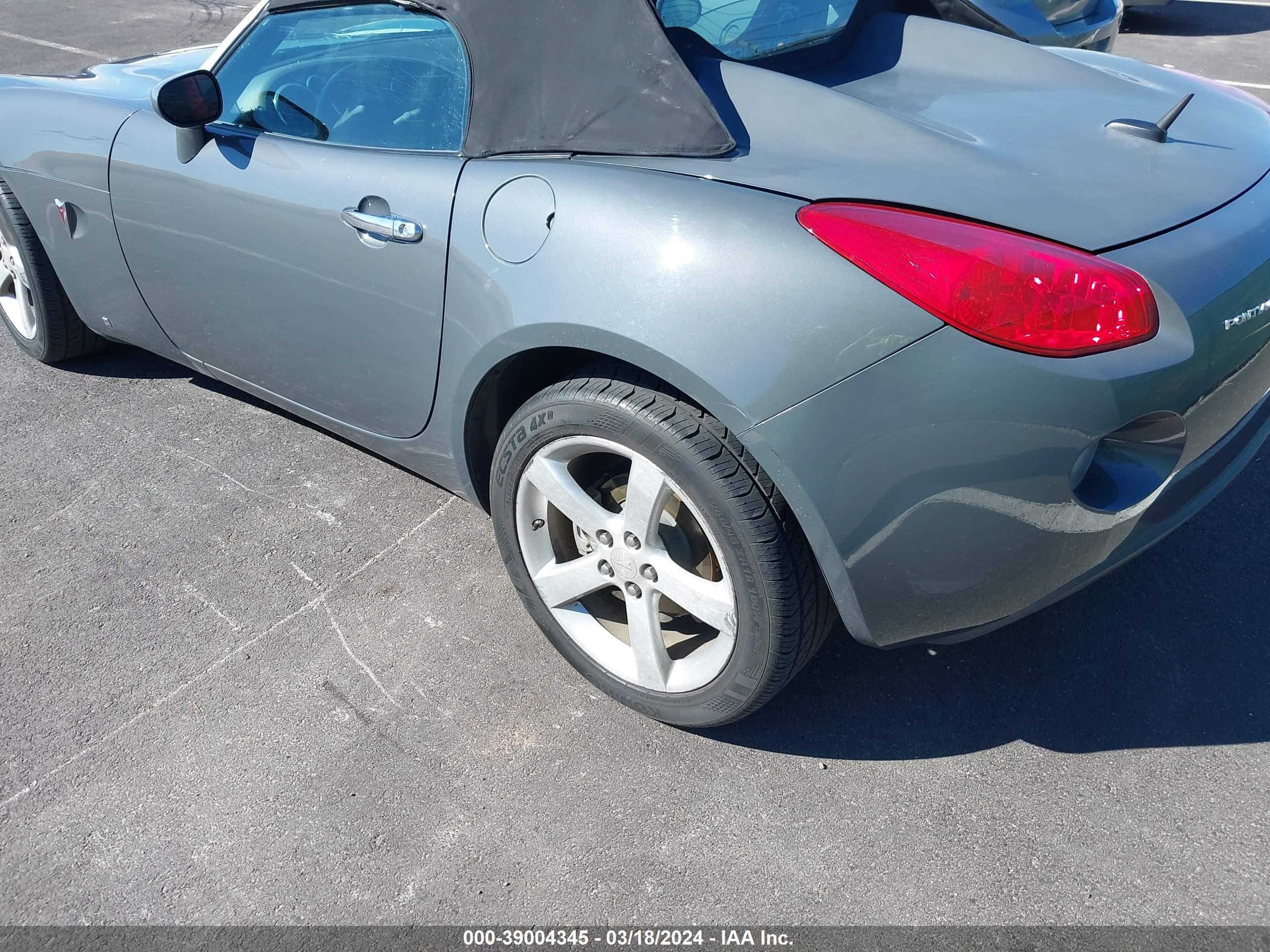 Photo 5 VIN: 1G2MB35B48Y128850 - PONTIAC SOLSTICE 