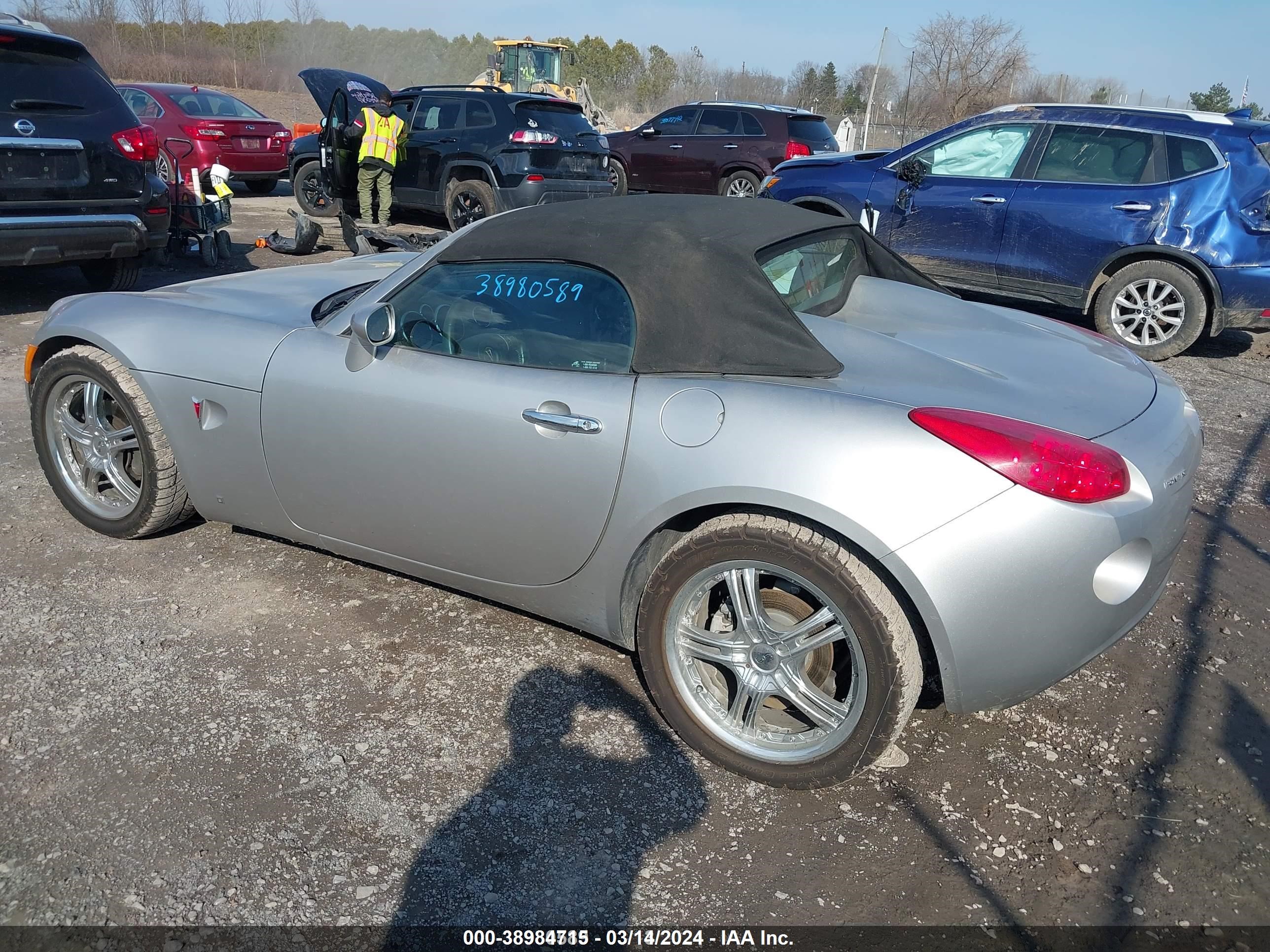 Photo 2 VIN: 1G2MB35B56Y117109 - PONTIAC SOLSTICE 