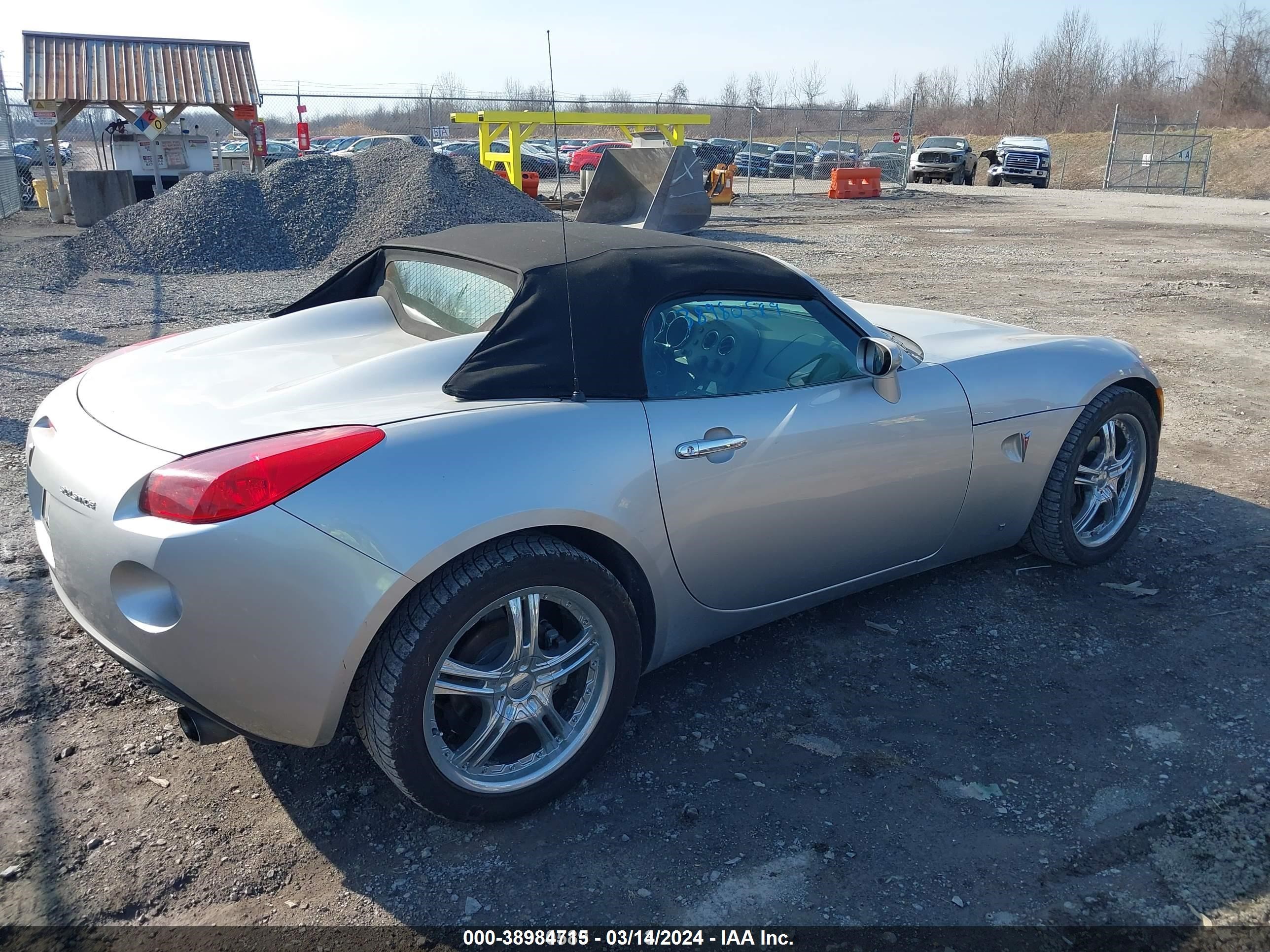 Photo 3 VIN: 1G2MB35B56Y117109 - PONTIAC SOLSTICE 