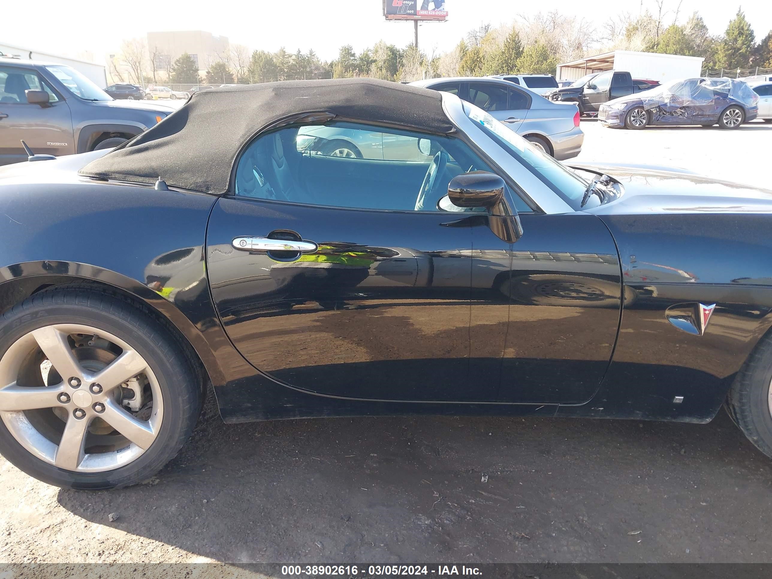 Photo 12 VIN: 1G2MB35B77Y111619 - PONTIAC SOLSTICE 