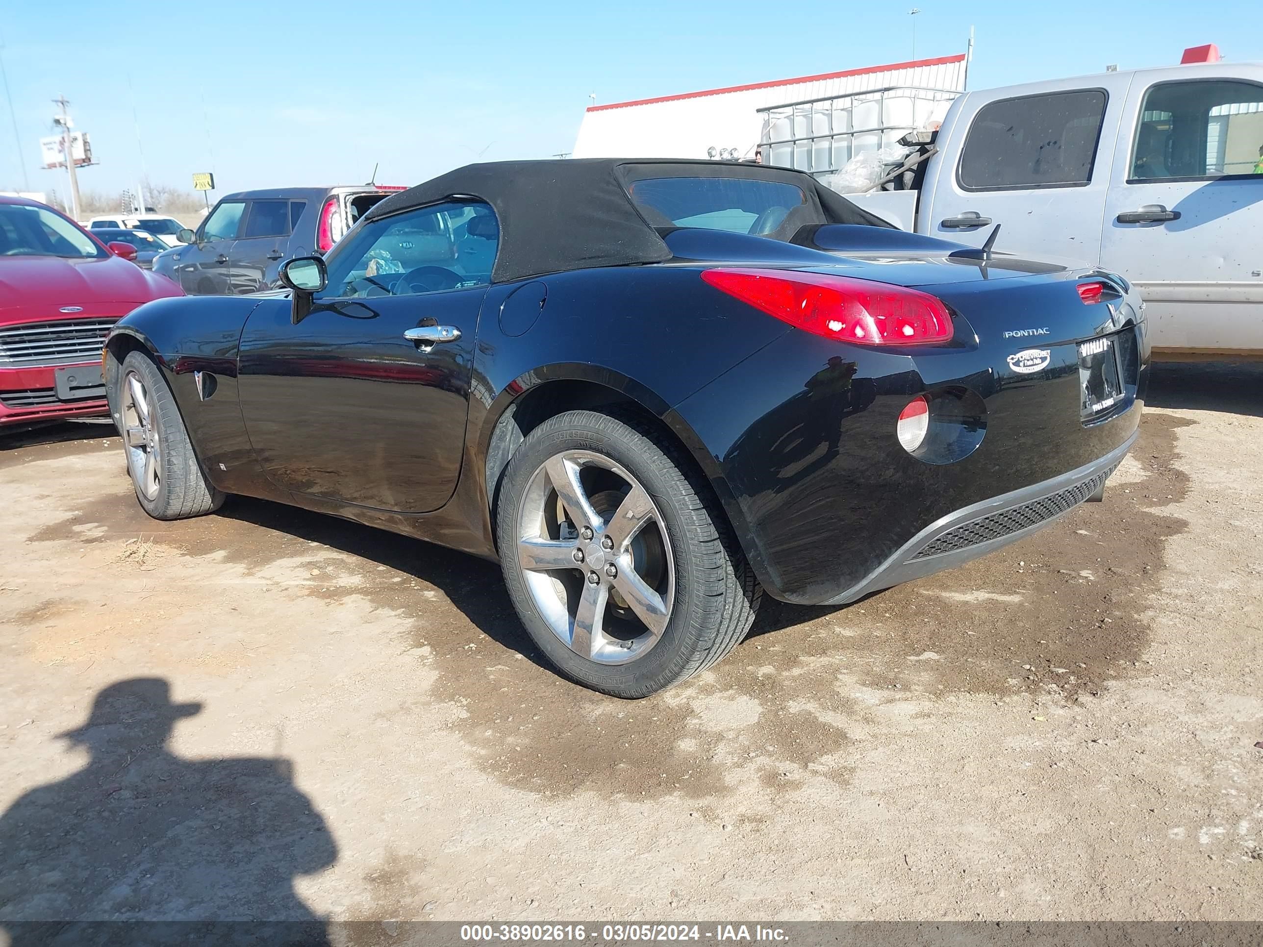 Photo 2 VIN: 1G2MB35B77Y111619 - PONTIAC SOLSTICE 