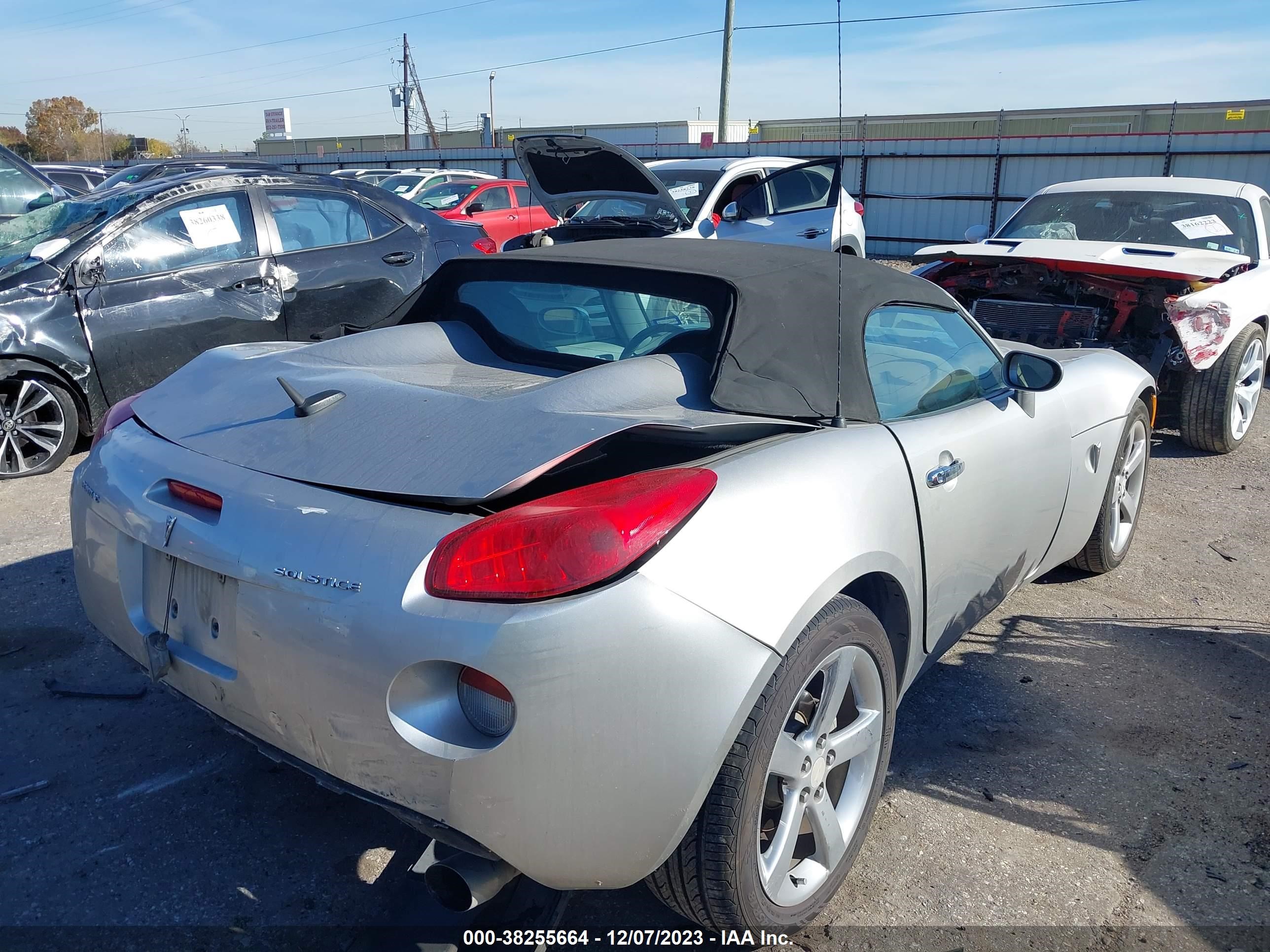 Photo 3 VIN: 1G2MB35B87Y126940 - PONTIAC SOLSTICE 