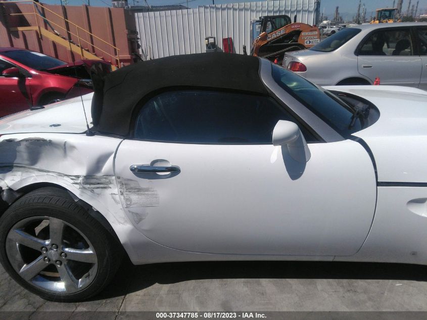 Photo 12 VIN: 1G2MB35BX7Y105880 - PONTIAC SOLSTICE 