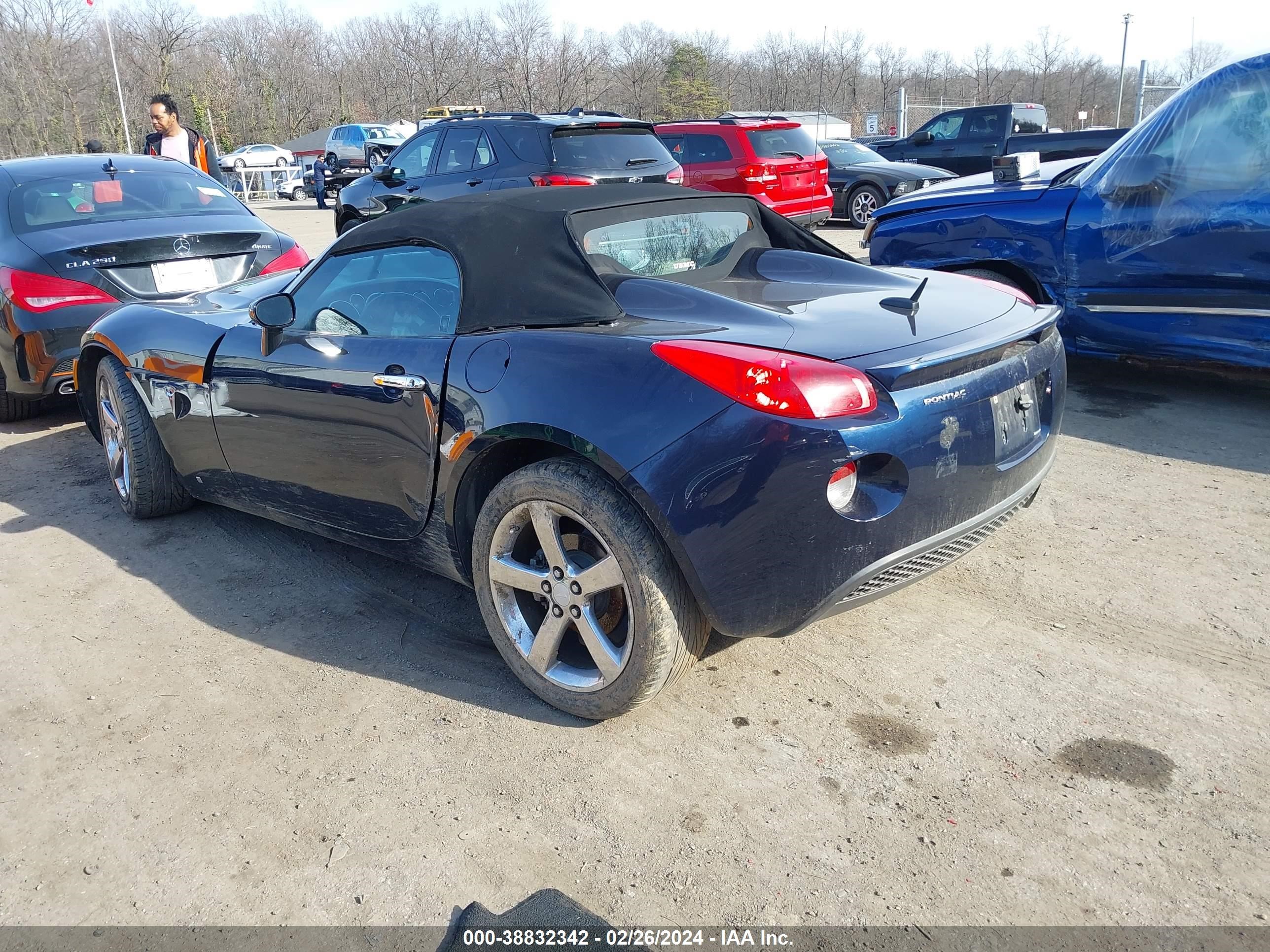 Photo 2 VIN: 1G2MC35B38Y124768 - PONTIAC SOLSTICE 