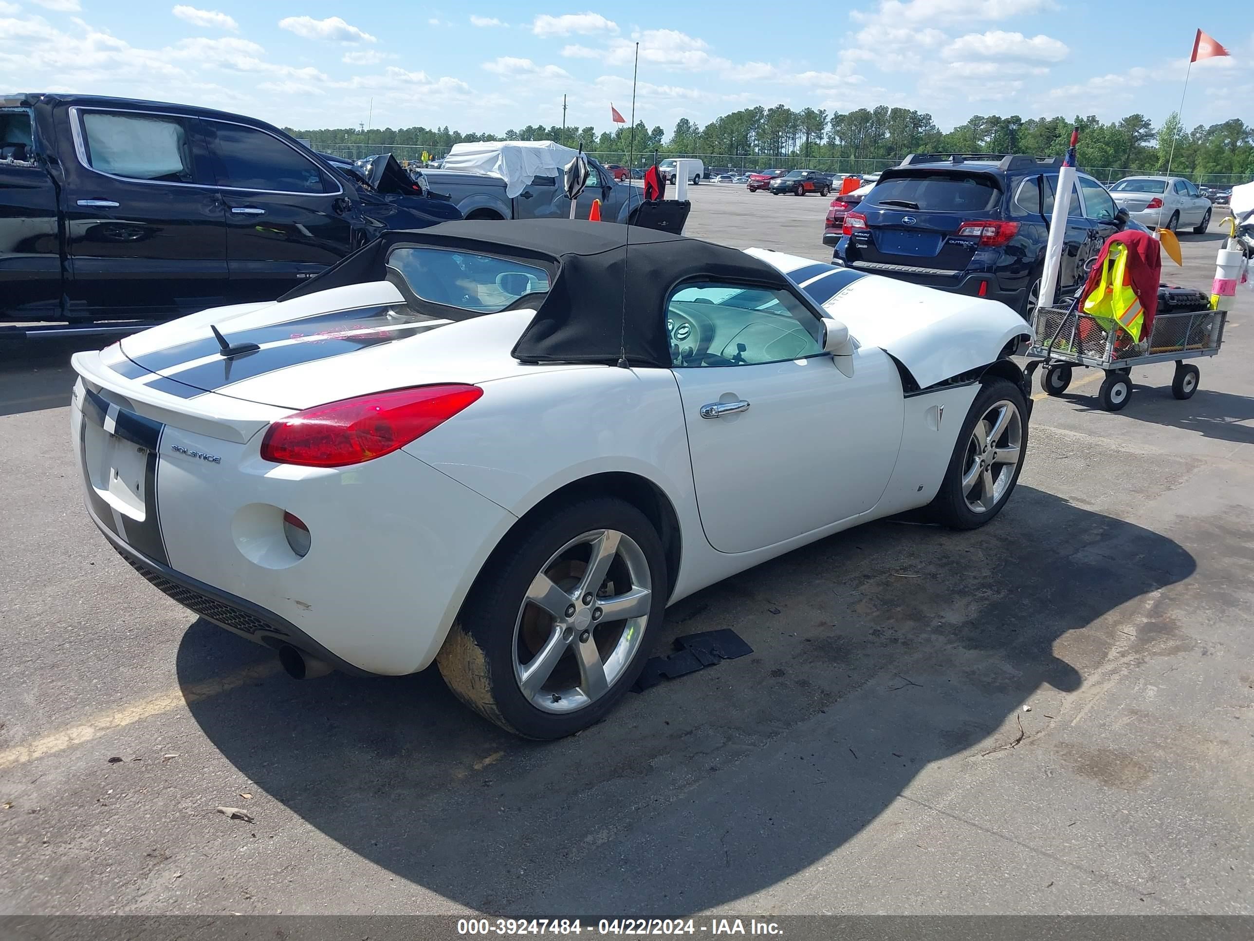 Photo 3 VIN: 1G2MC35B58Y112492 - PONTIAC SOLSTICE 