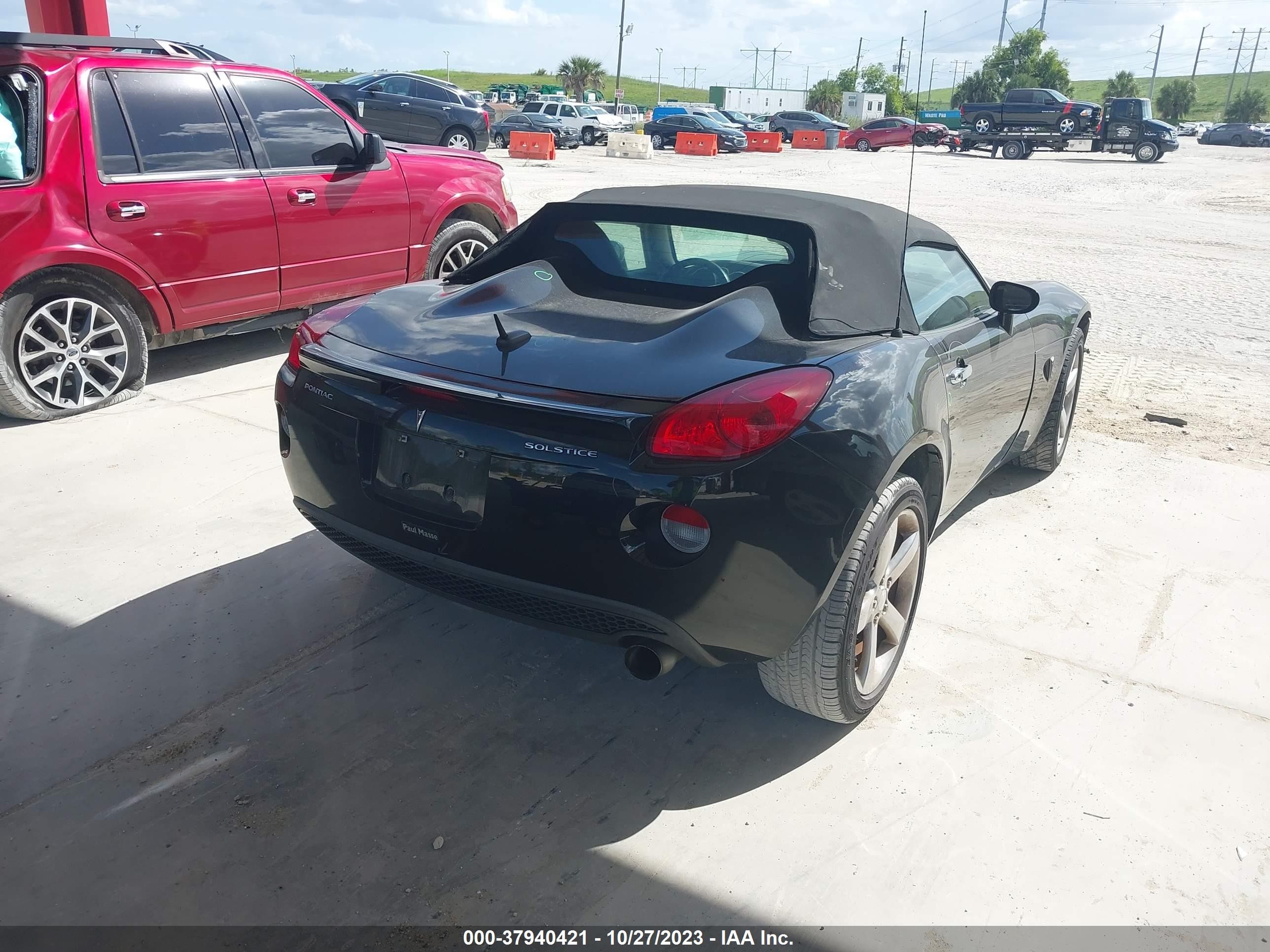 Photo 3 VIN: 1G2MC35B58Y123427 - PONTIAC SOLSTICE 