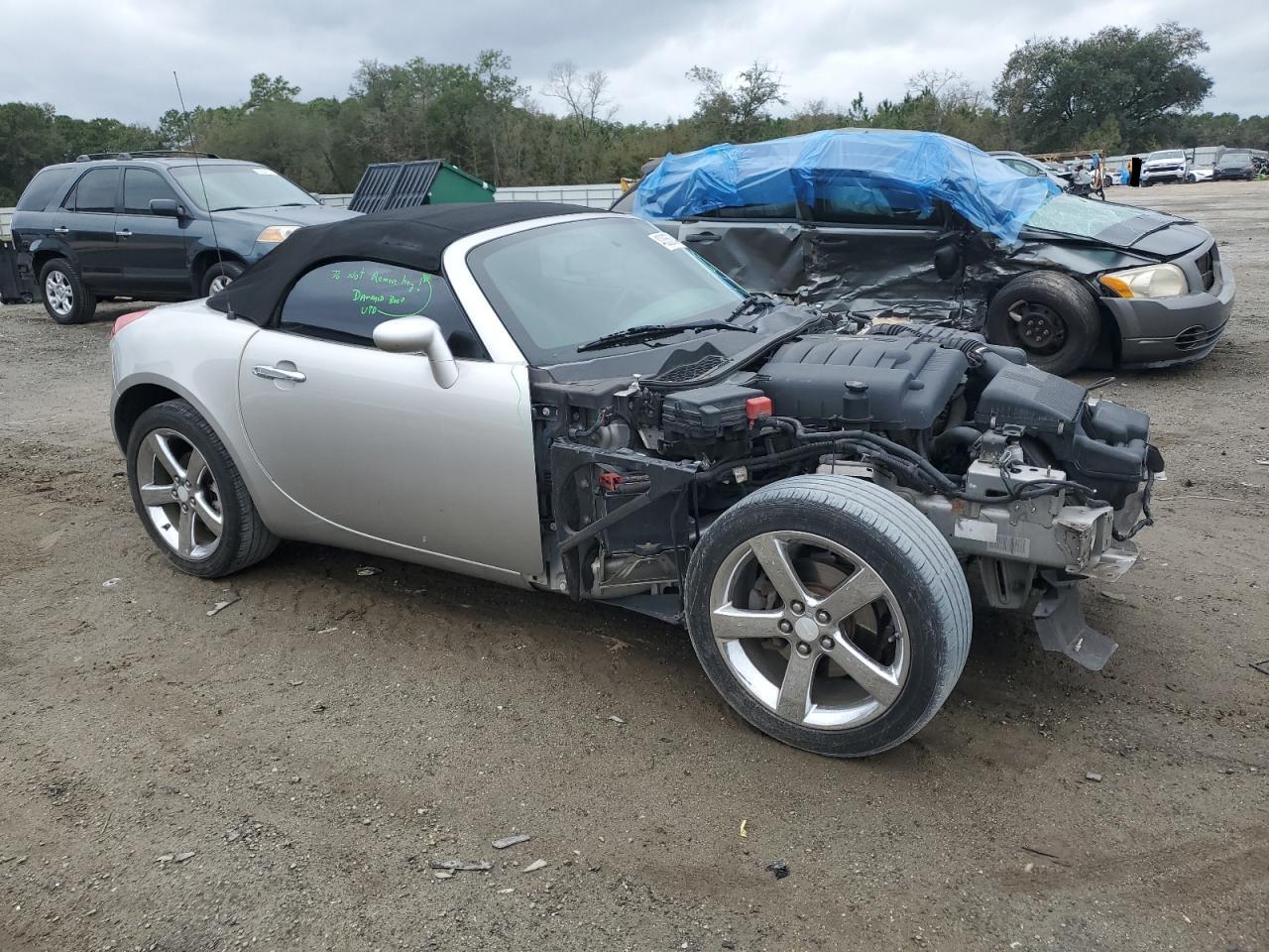 Photo 3 VIN: 1G2MC35B58Y123475 - PONTIAC SOLSTICE 