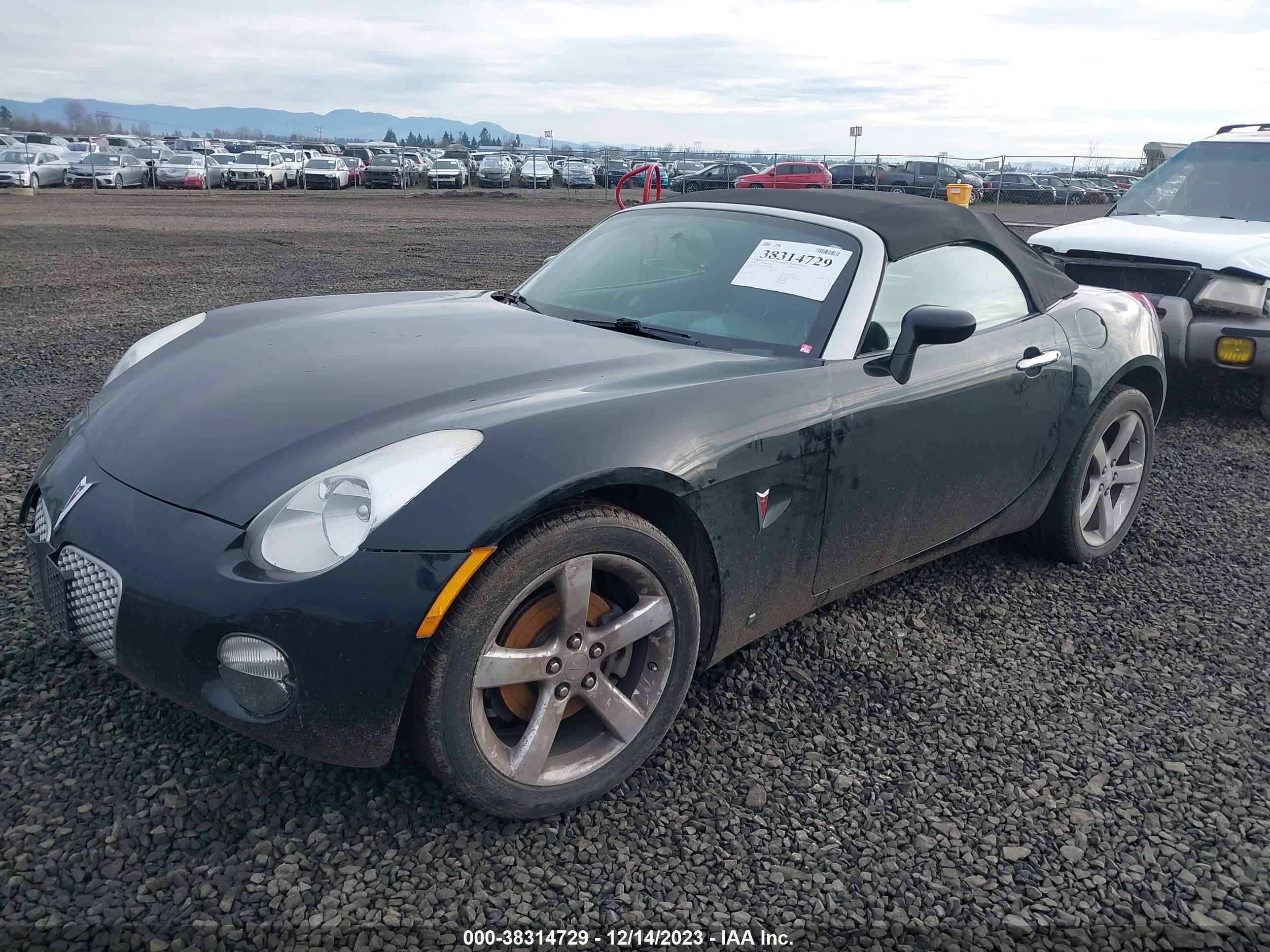 Photo 1 VIN: 1G2MC35B68Y122500 - PONTIAC SOLSTICE 