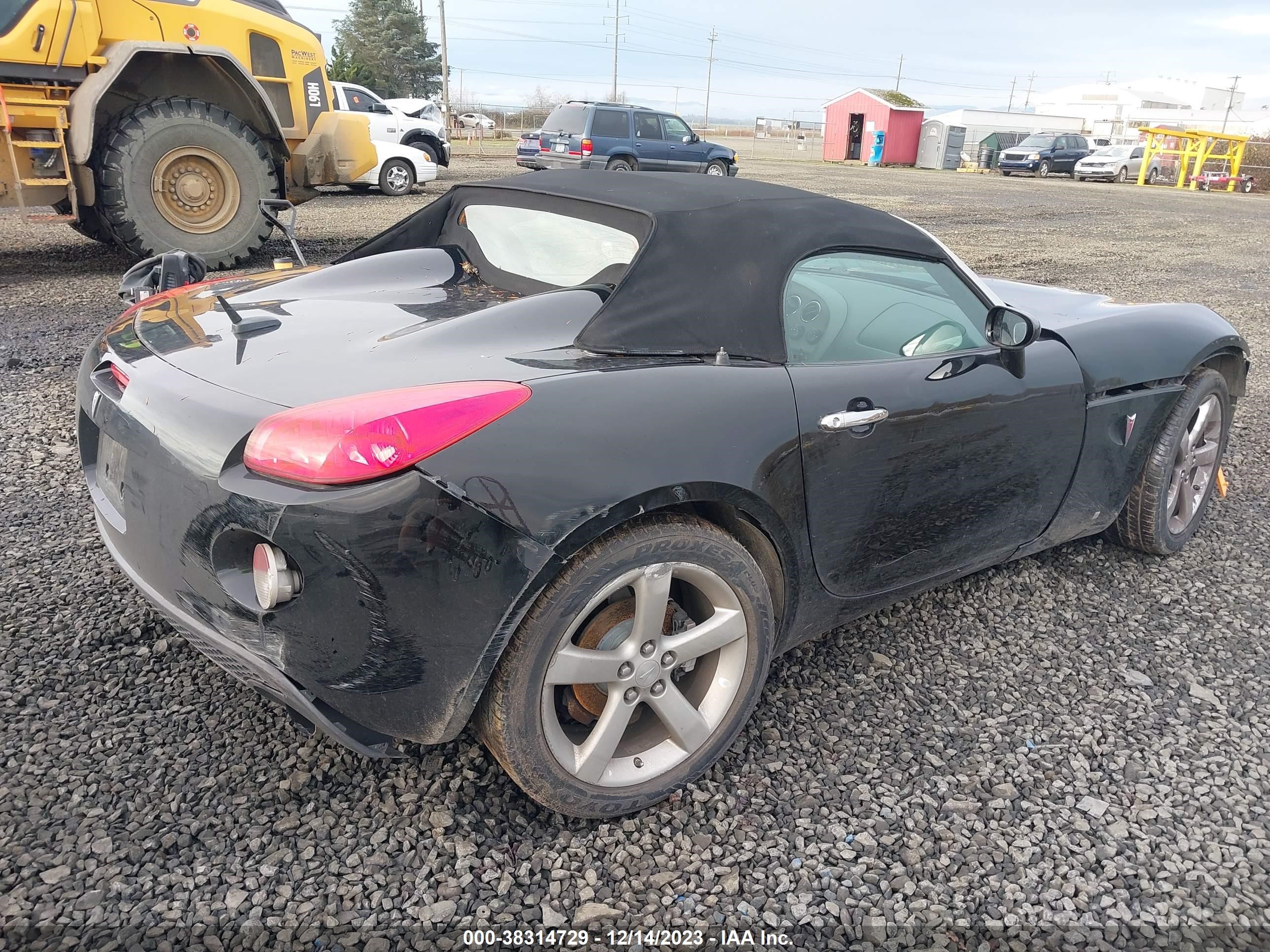 Photo 3 VIN: 1G2MC35B68Y122500 - PONTIAC SOLSTICE 