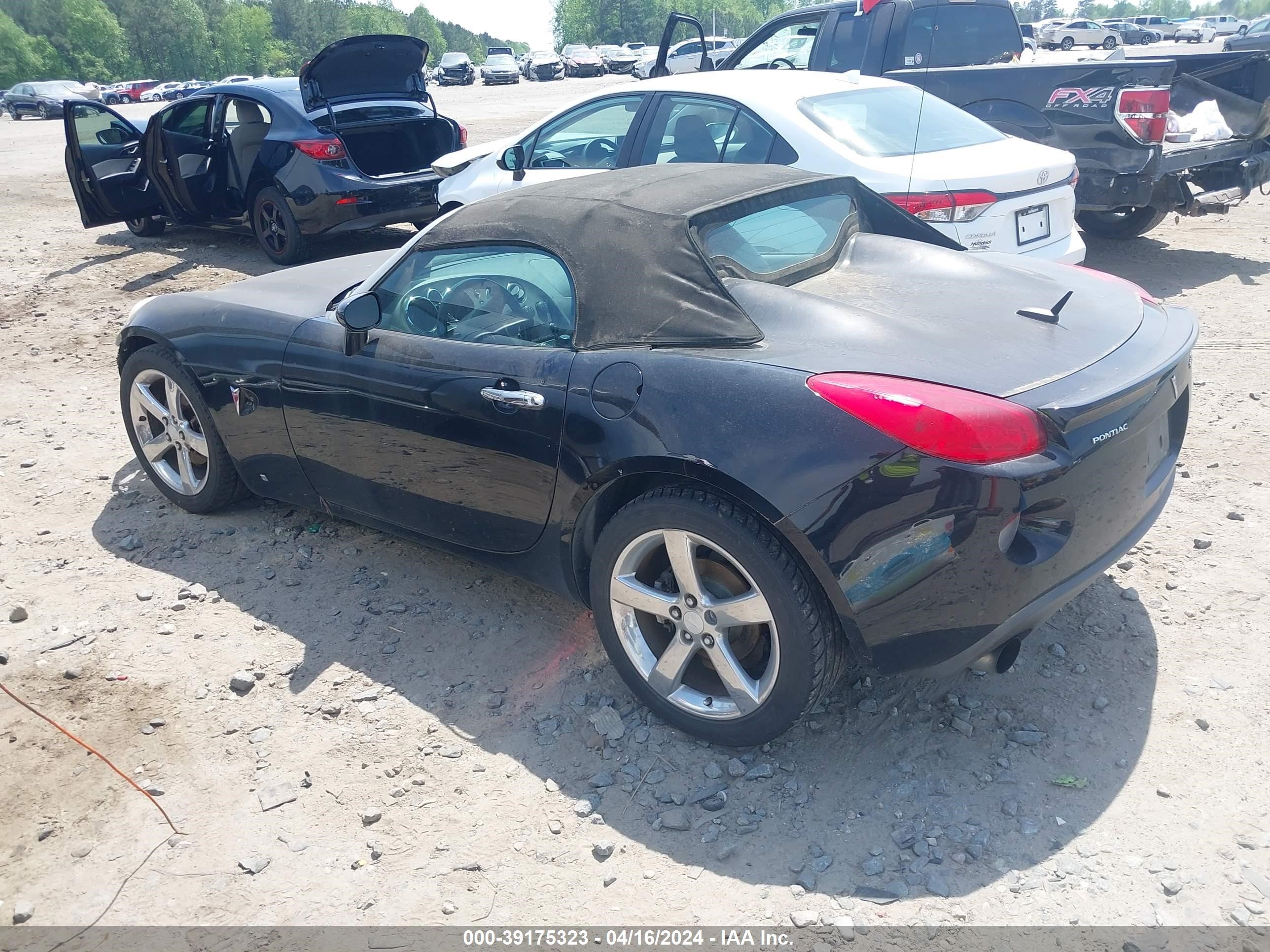 Photo 2 VIN: 1G2MF35X28Y125767 - PONTIAC SOLSTICE 