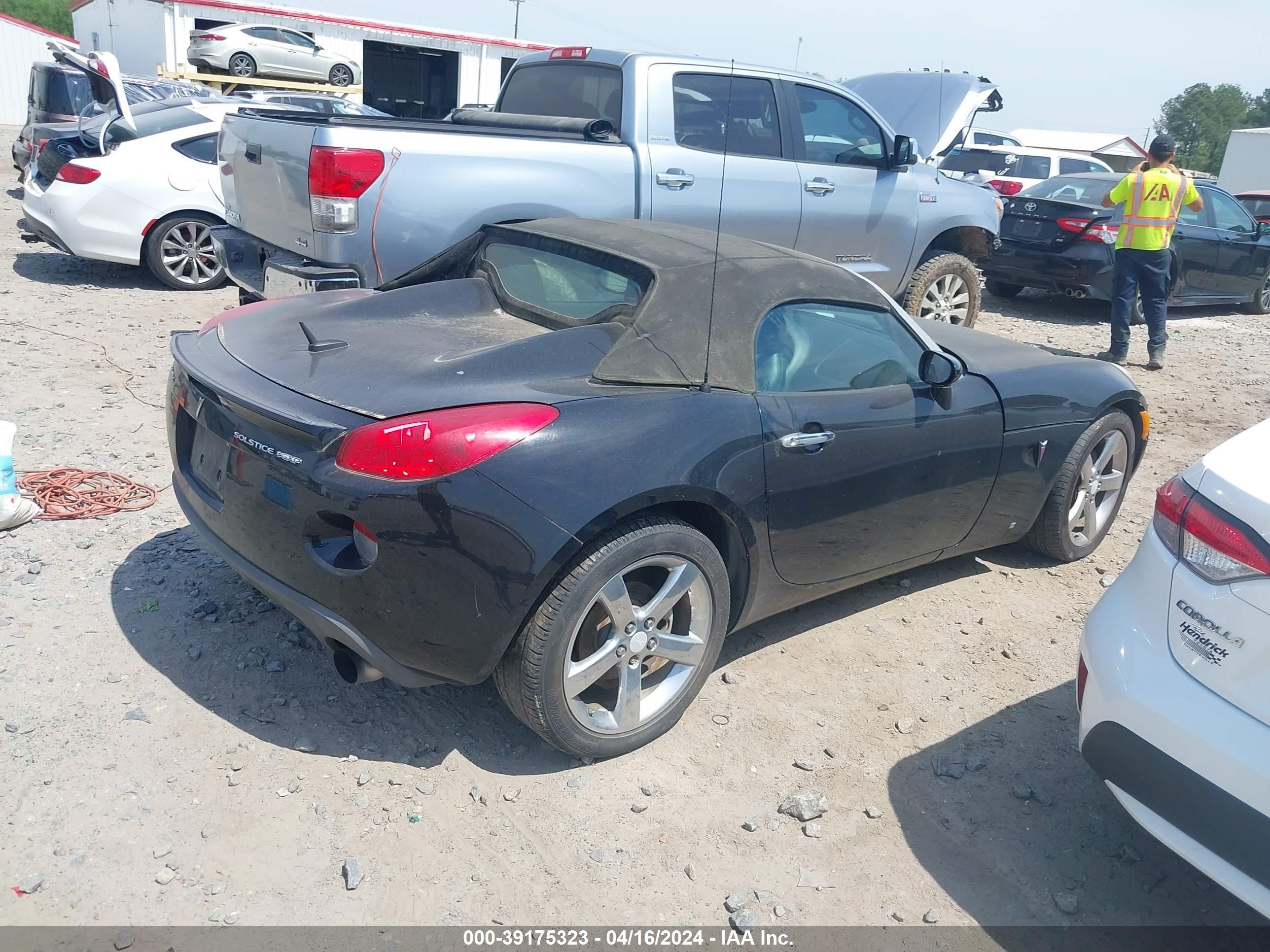 Photo 3 VIN: 1G2MF35X28Y125767 - PONTIAC SOLSTICE 