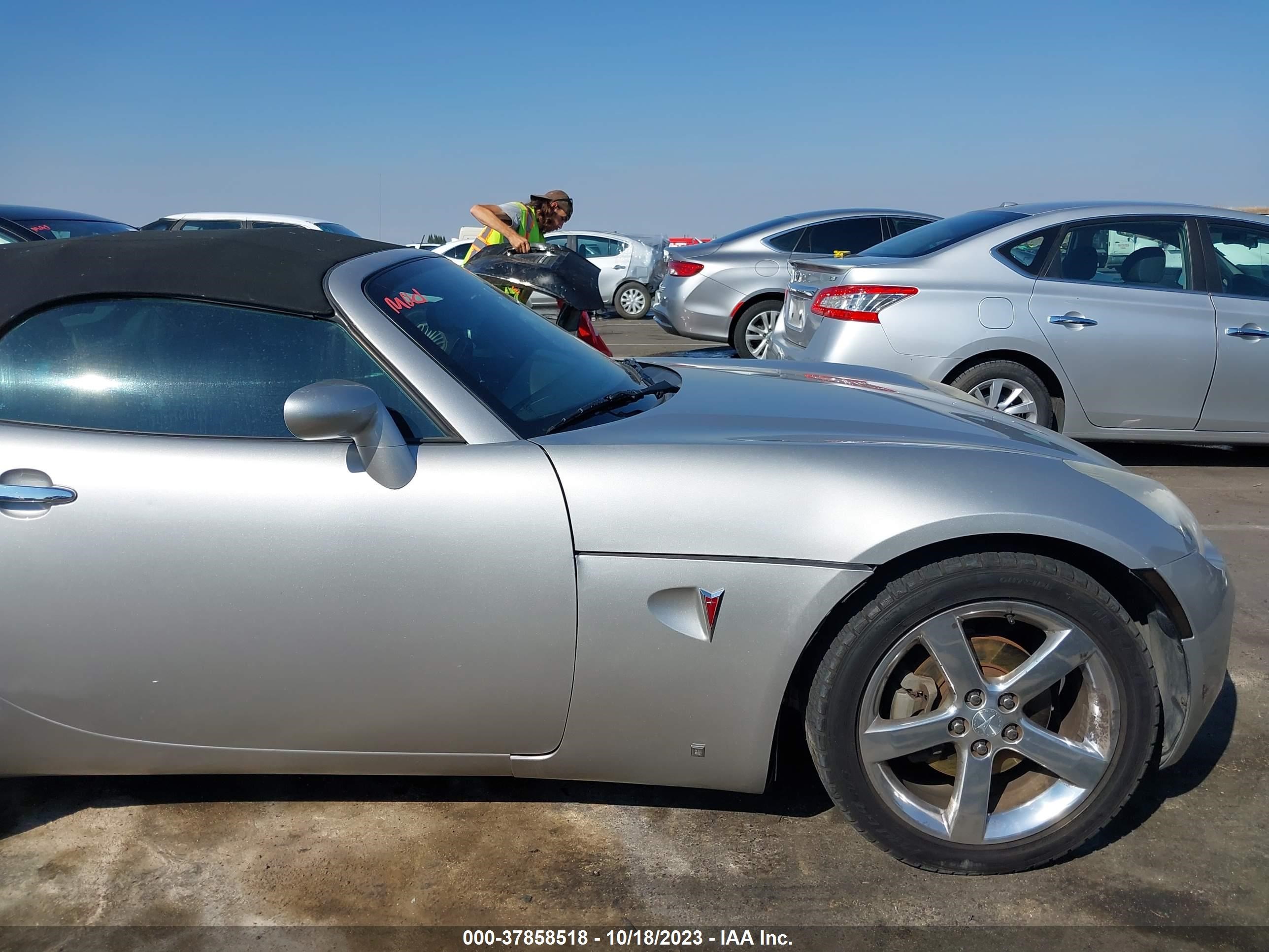 Photo 12 VIN: 1G2MG35X57Y126133 - PONTIAC SOLSTICE 