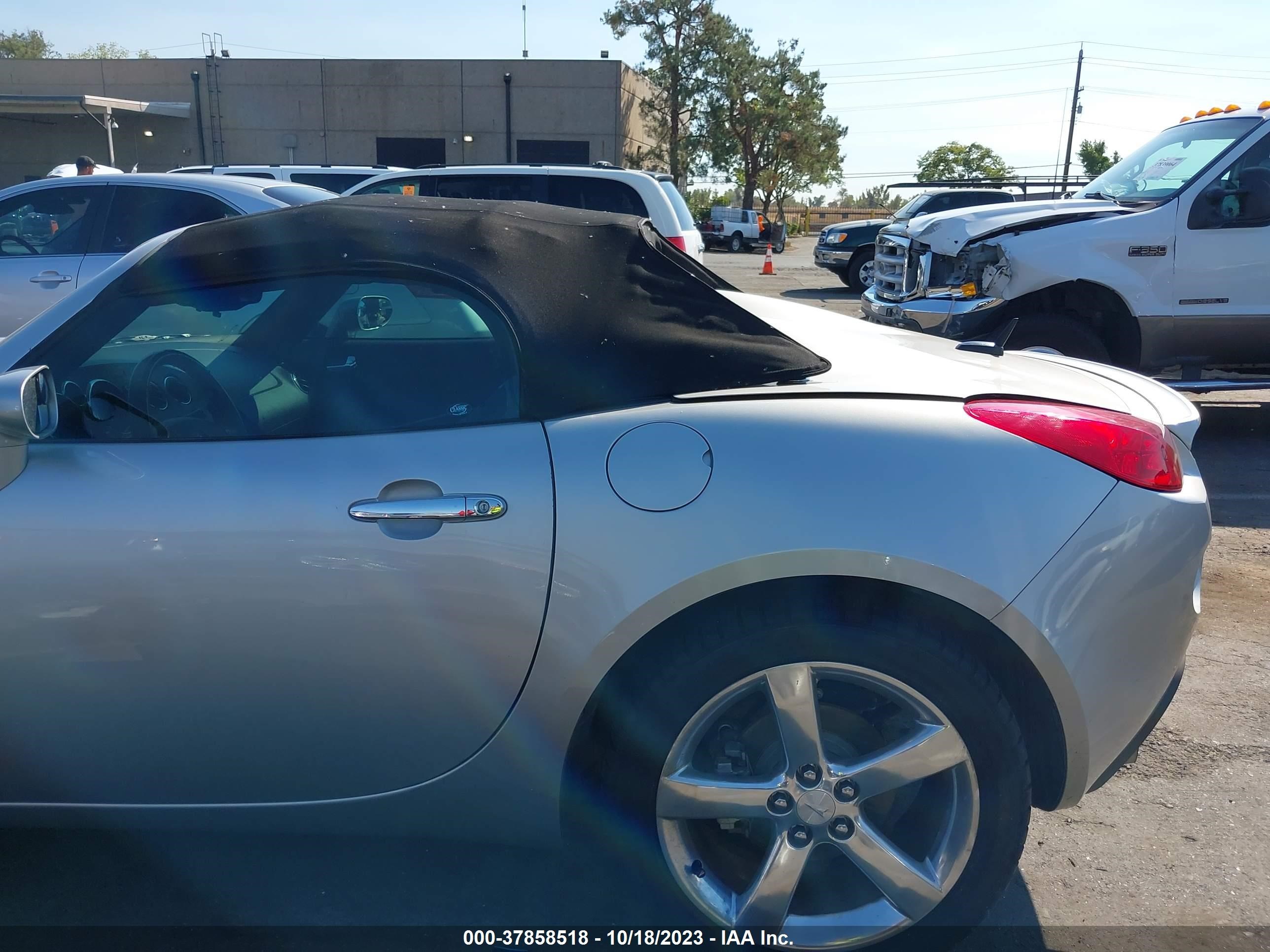 Photo 13 VIN: 1G2MG35X57Y126133 - PONTIAC SOLSTICE 