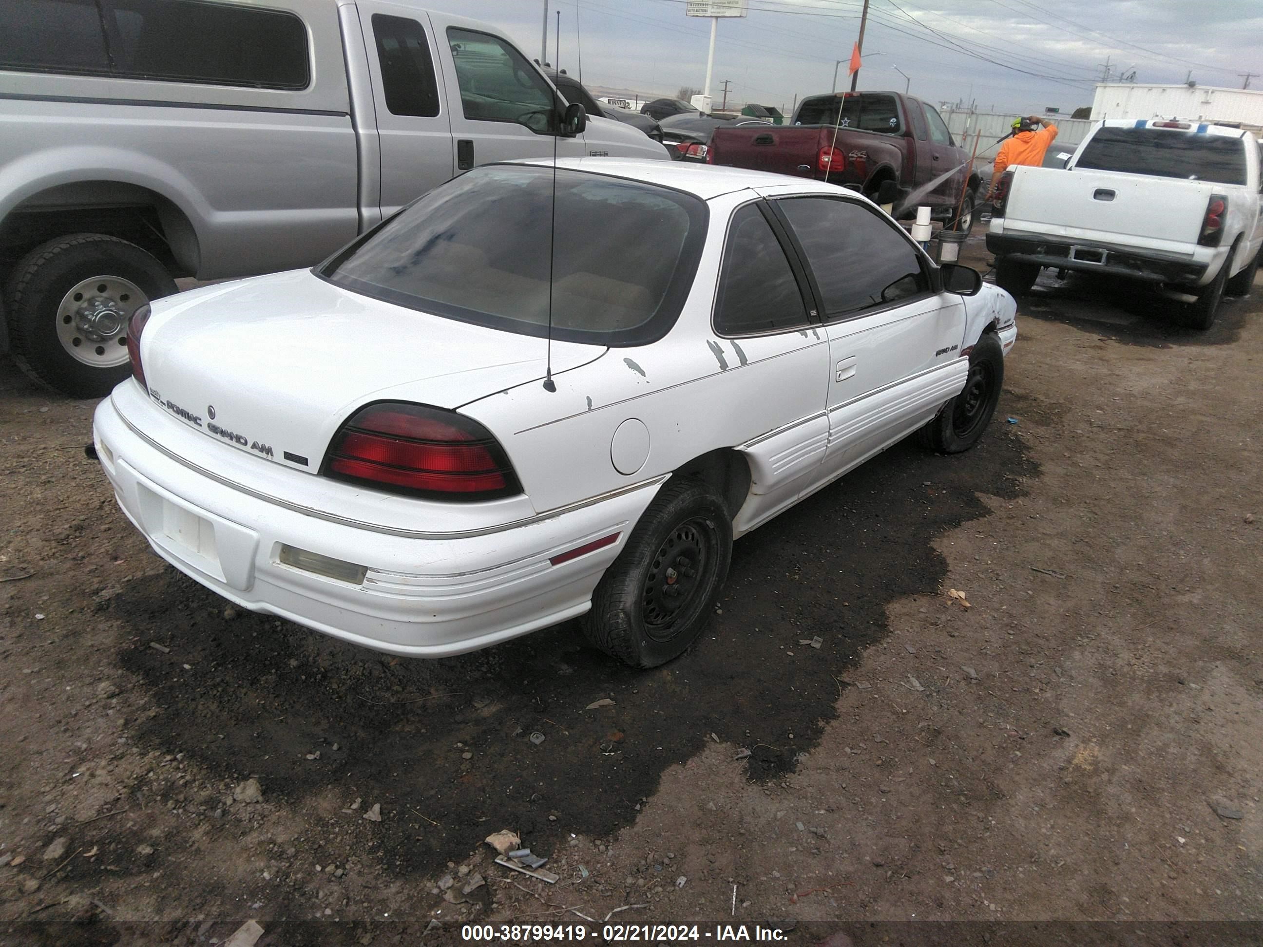 Photo 3 VIN: 1G2NE15D3SM561995 - PONTIAC GRAND AM 