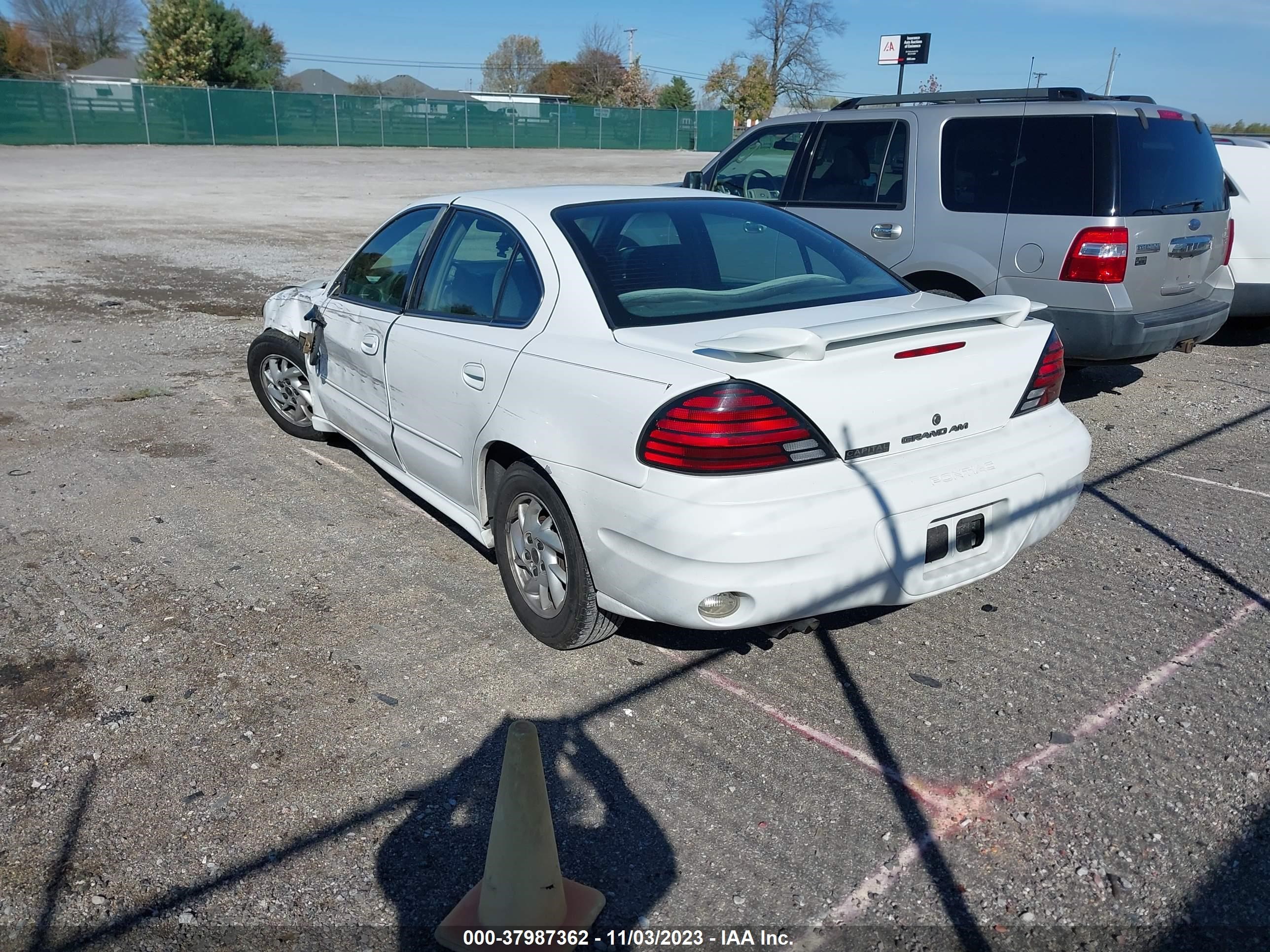 Photo 2 VIN: 1G2NE52E35M174601 - PONTIAC GRAND AM 