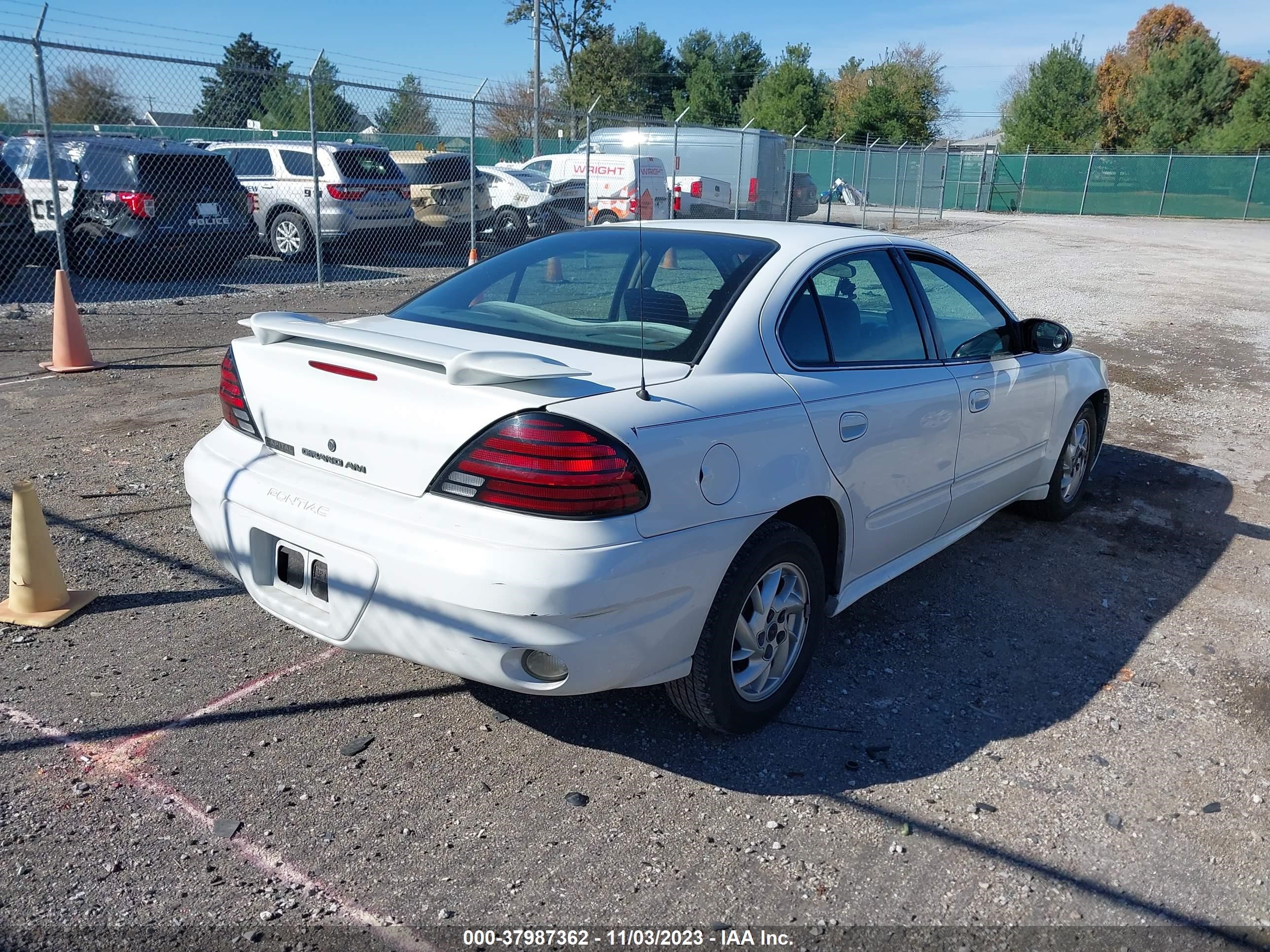 Photo 3 VIN: 1G2NE52E35M174601 - PONTIAC GRAND AM 